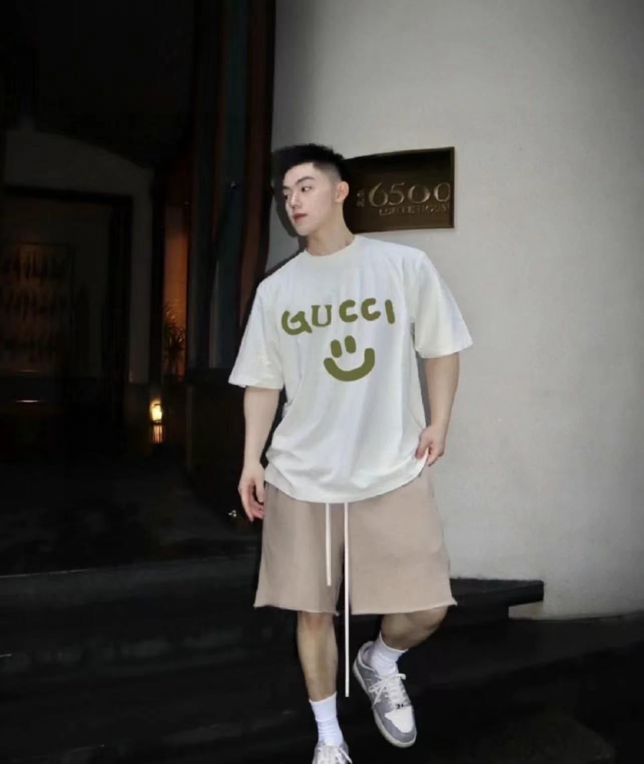 G Smiley Gesicht bedrucktes T-Shirt