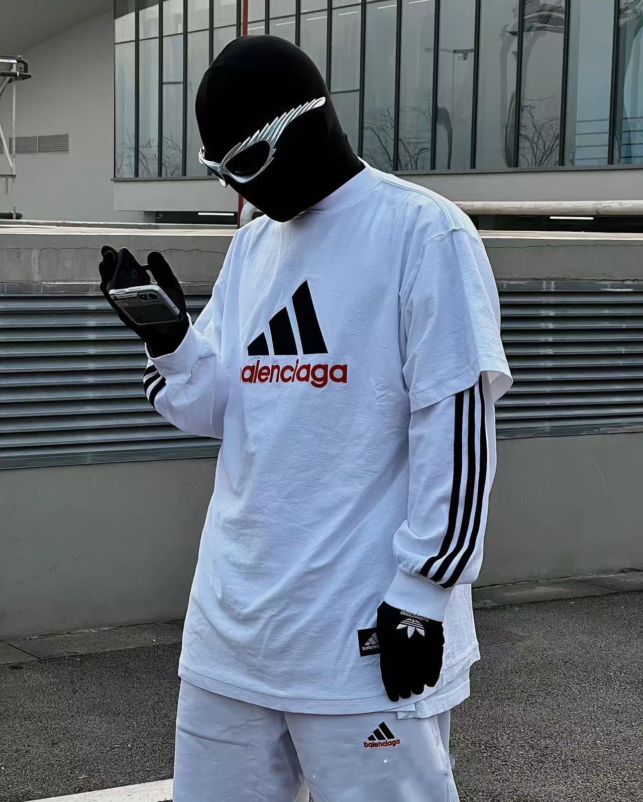 B &Adi co-branded embroidered T-shirt