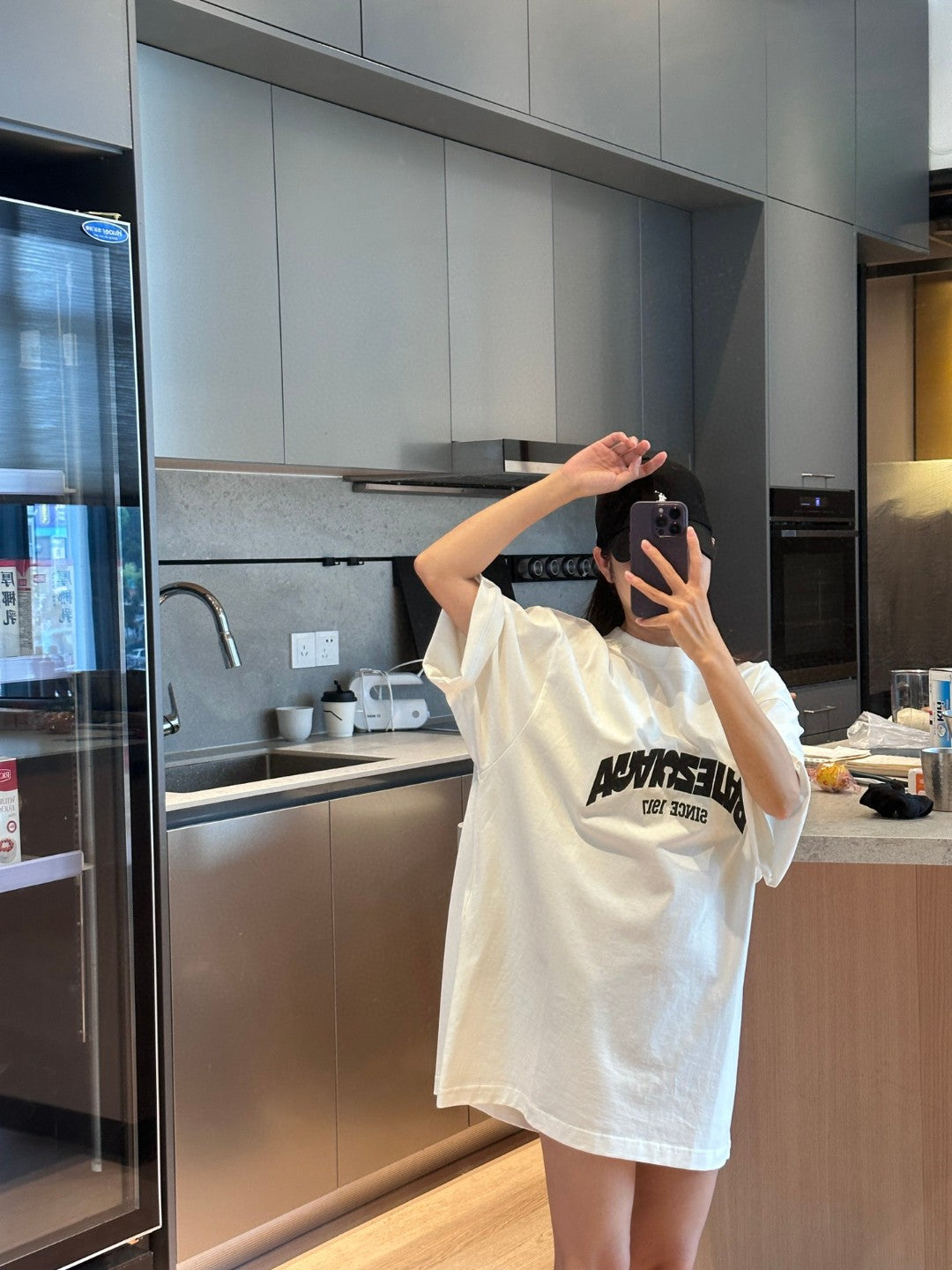B inverted letters embroidered logo T-shirt
