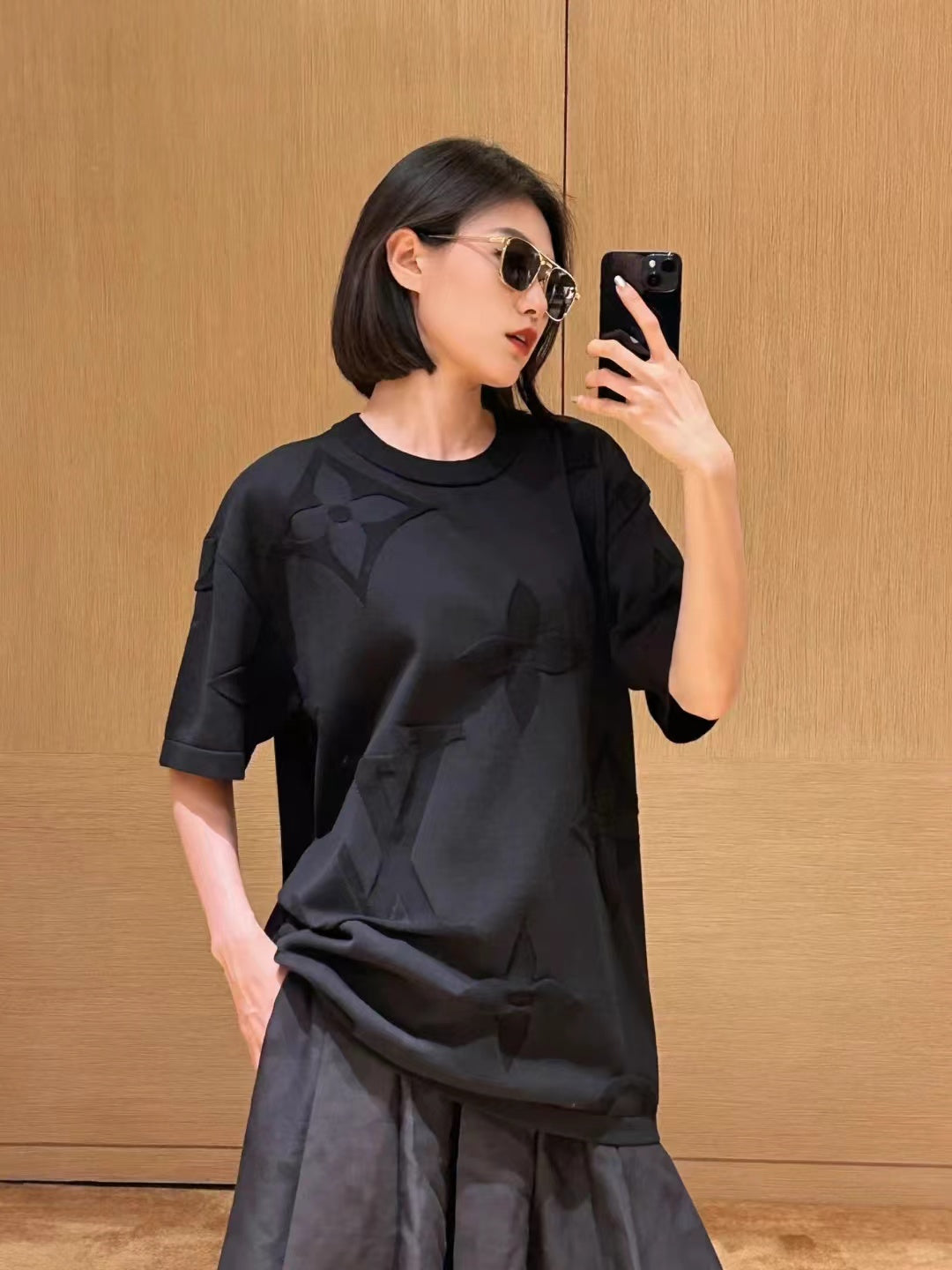L Chain Embroidery T-Shirt