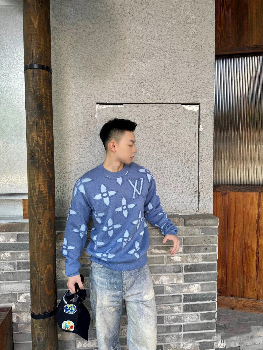 1V 25SS embossed intarsia sweater