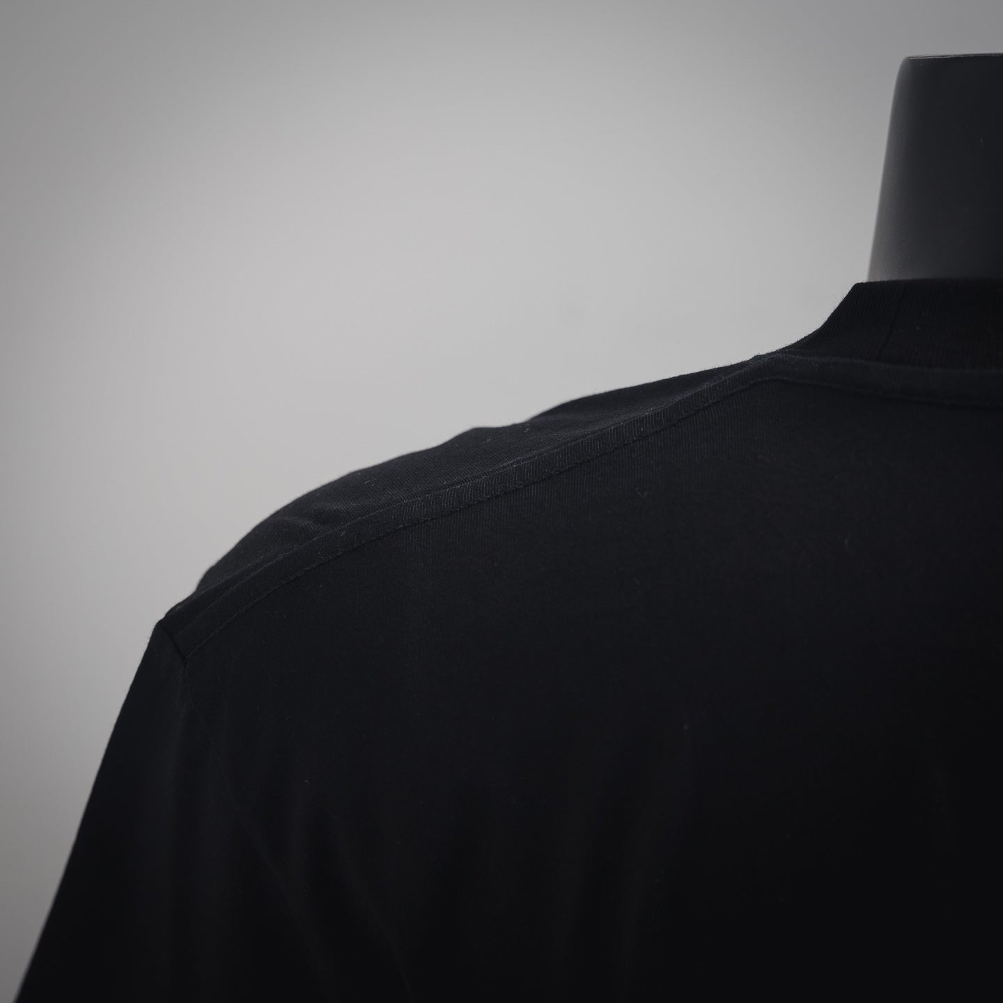 1V Embroidered Logo T-shirt