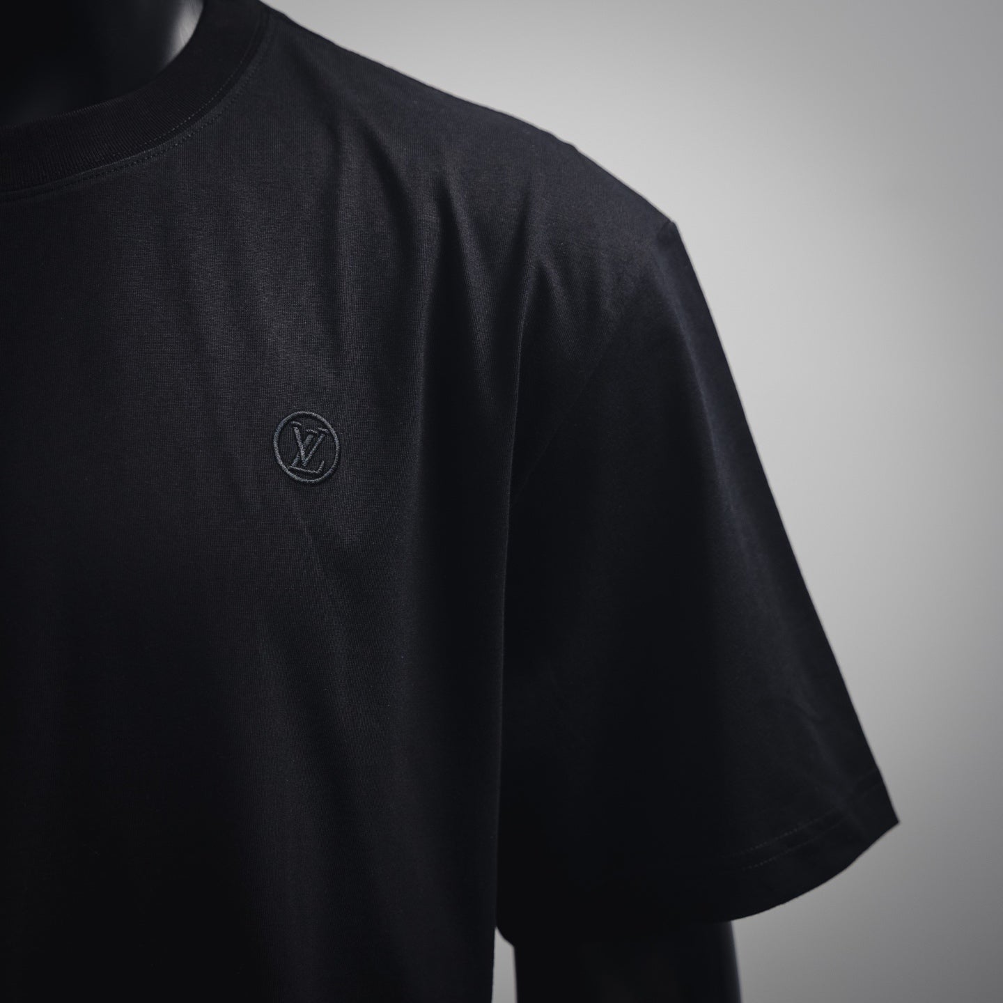 1V Embroidered Logo T-shirt