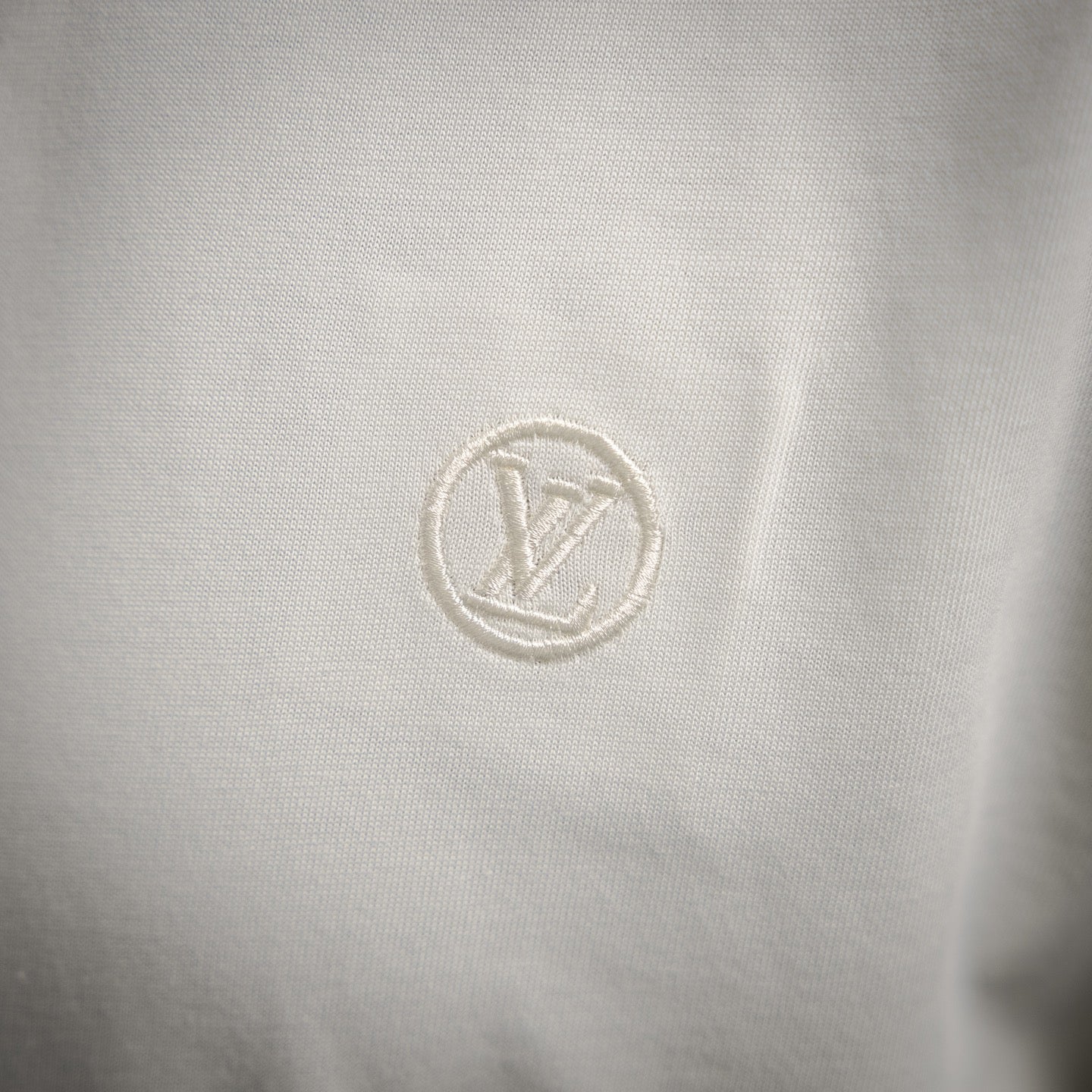 1V Embroidered Logo T-shirt