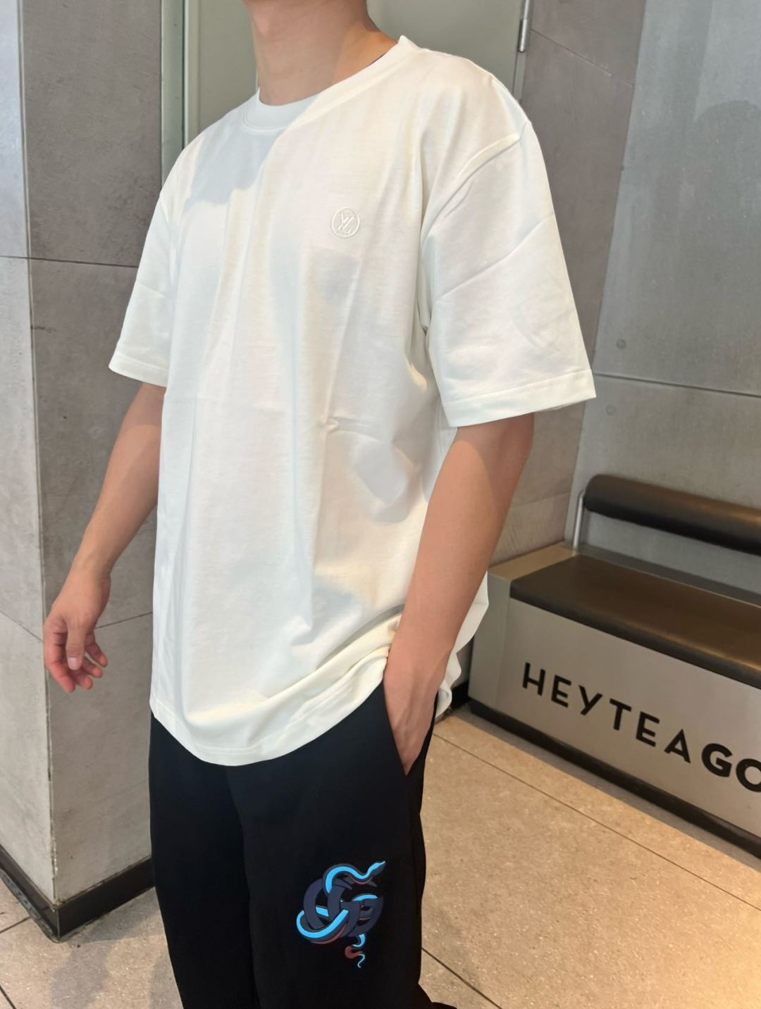 1V Embroidered Logo T-shirt