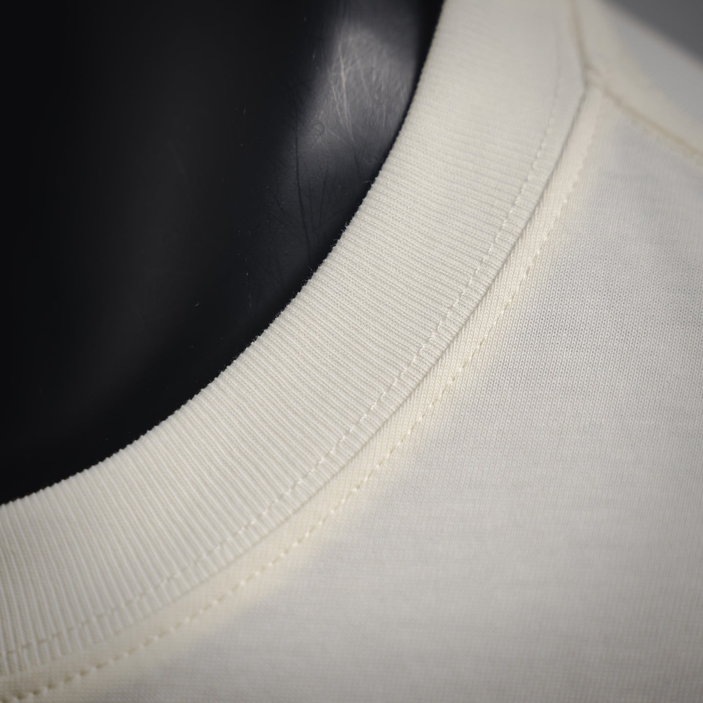 1V Embroidered Logo T-shirt