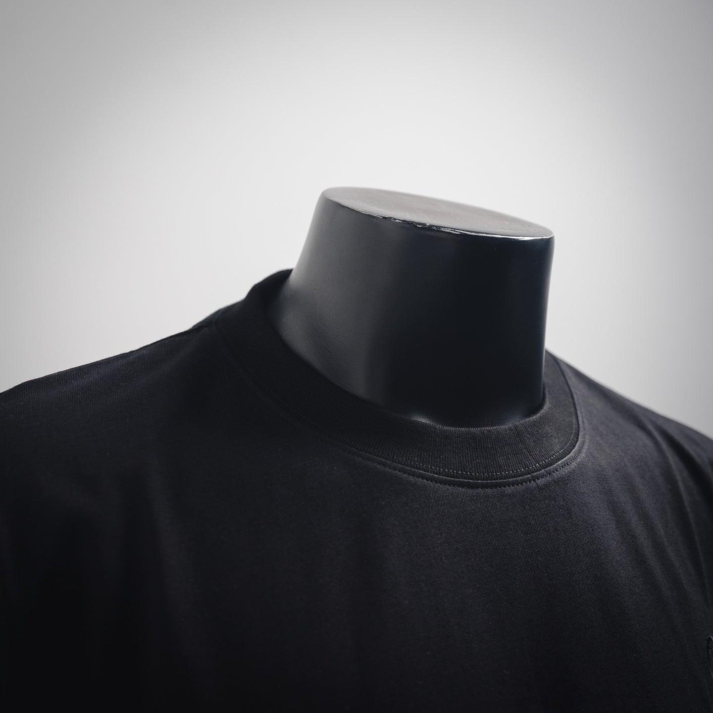 1V Embroidered Logo T-shirt
