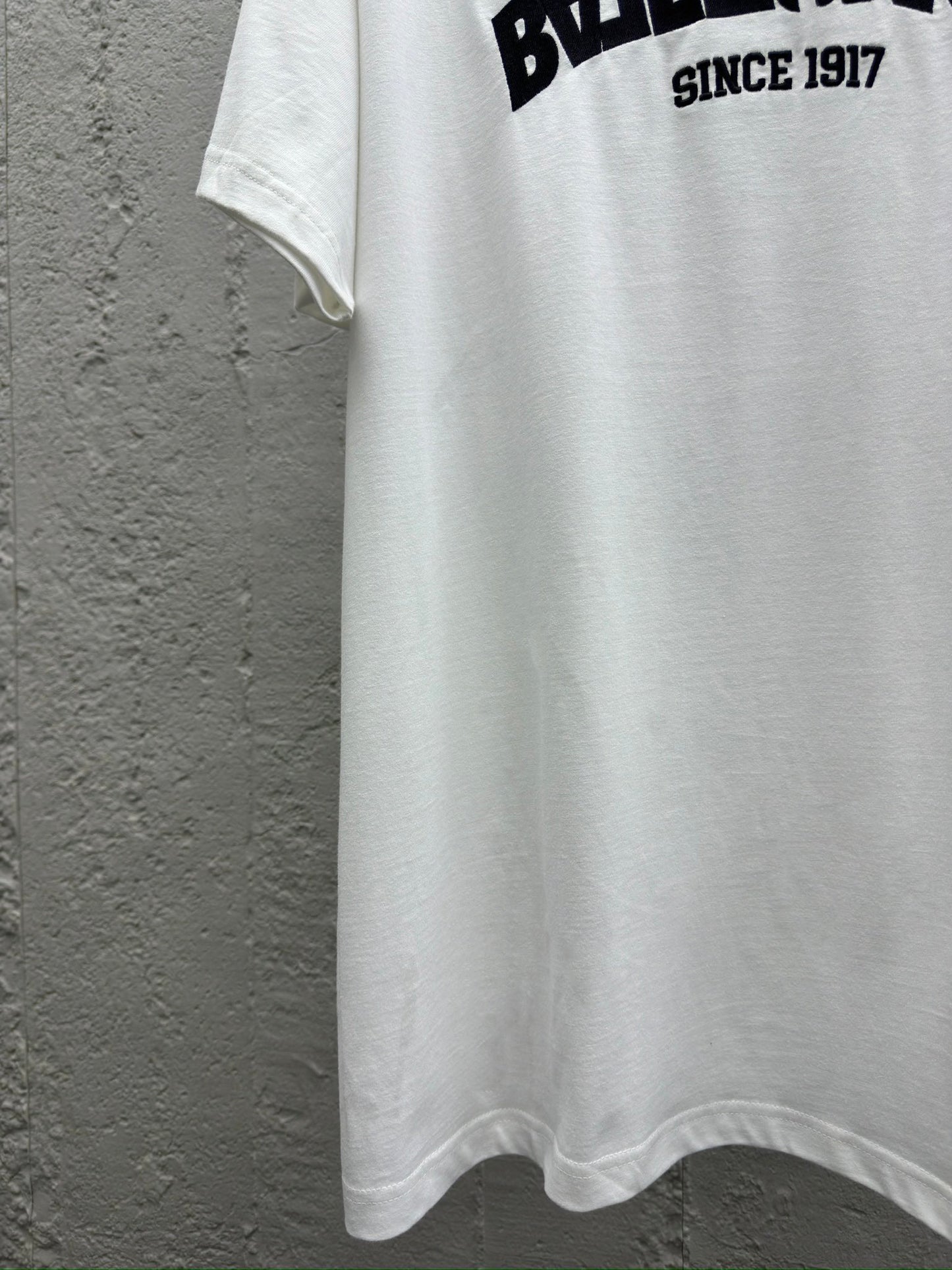 B inverted letters embroidered logo T-shirt