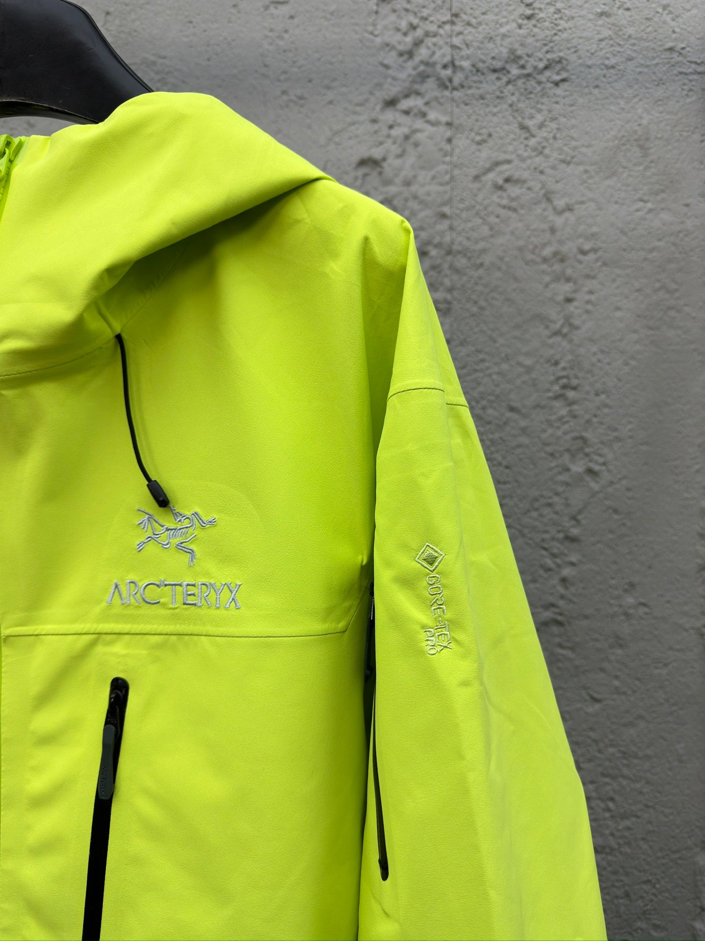 A Alpha SV 6 Hardshell Sweatshirt Fluoreszierende Farbe
