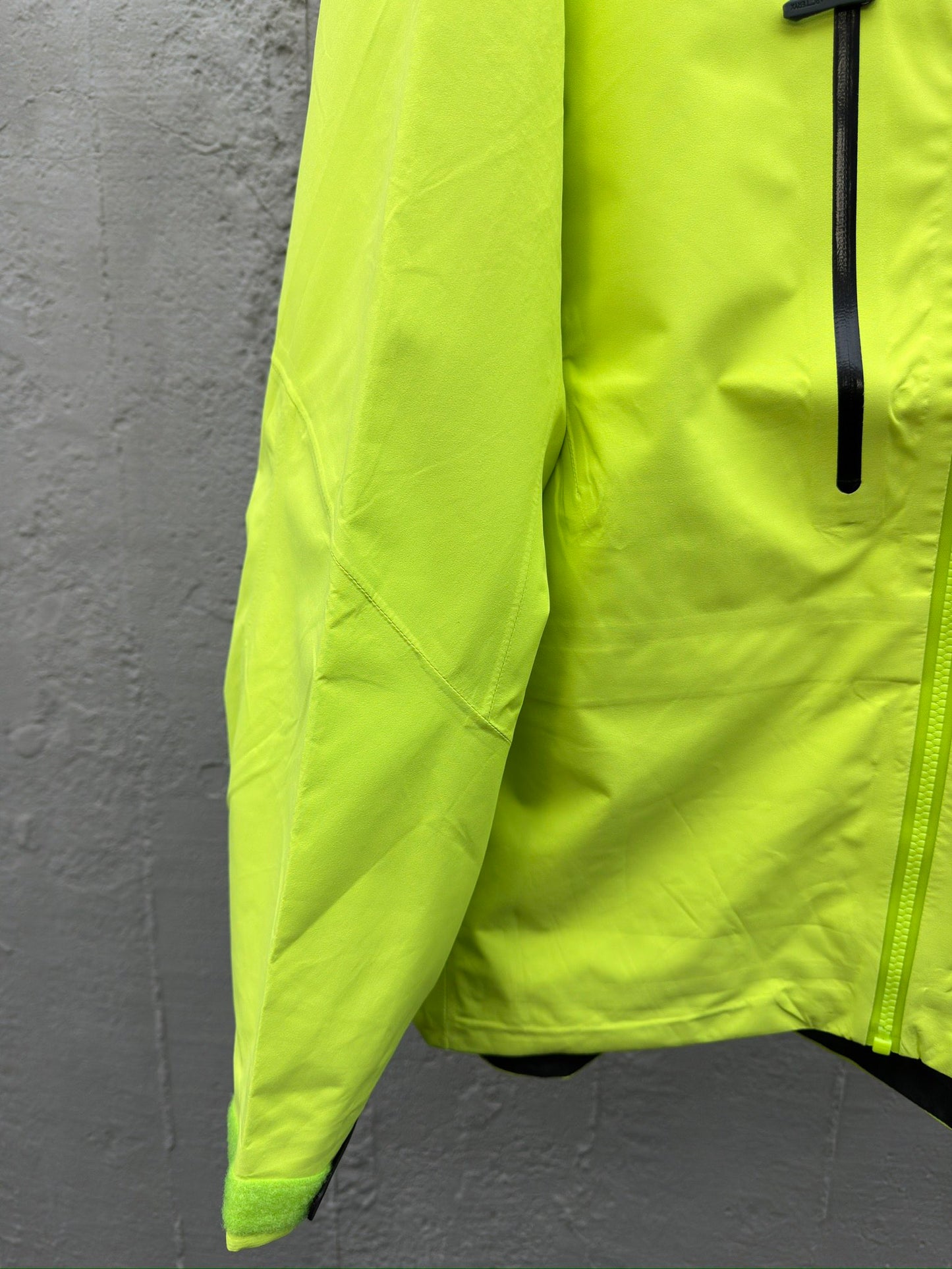 A Alpha SV 6 Hardshell Sweatshirt Fluoreszierende Farbe