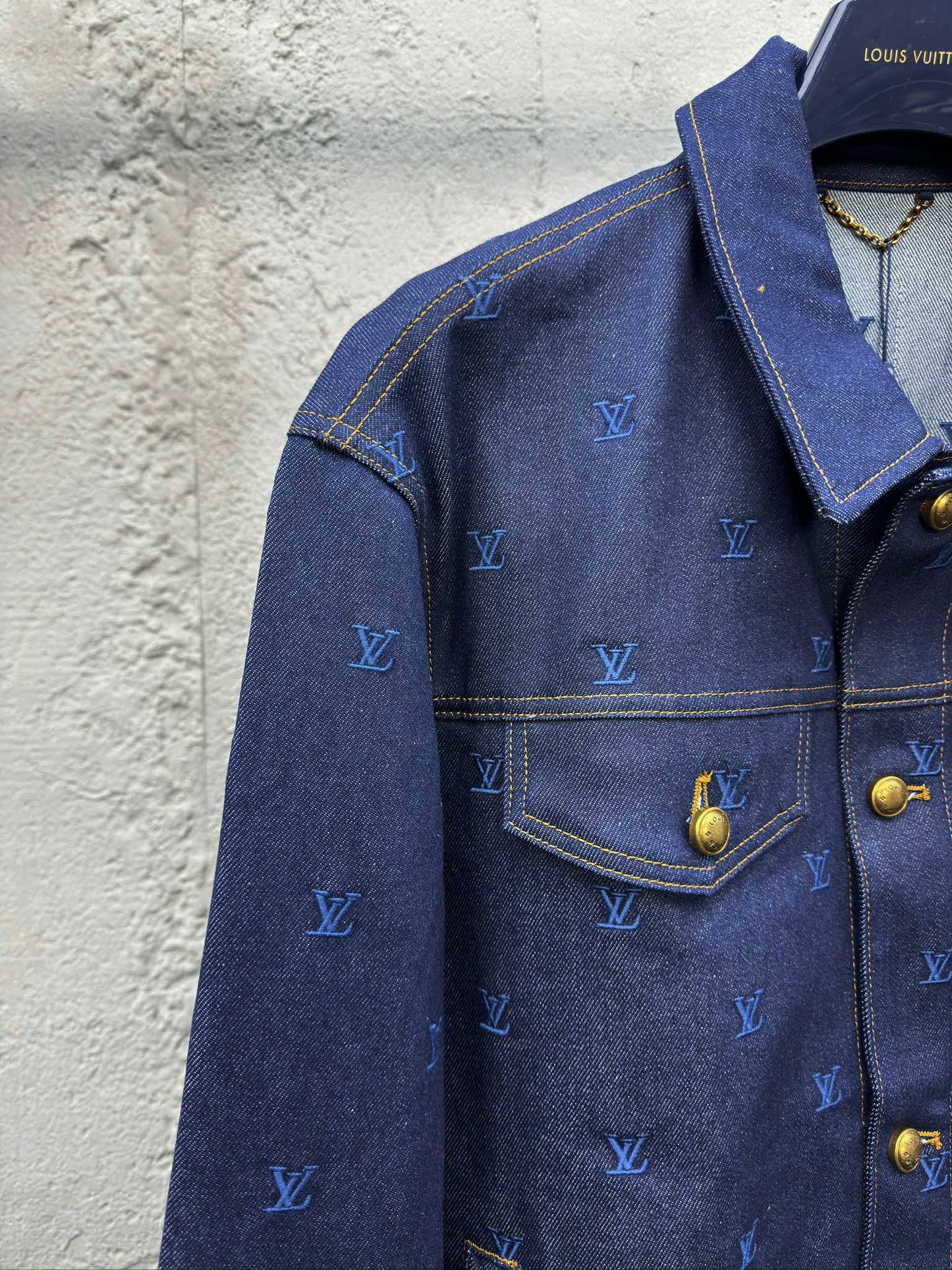 1V embroidered logo denim jacket