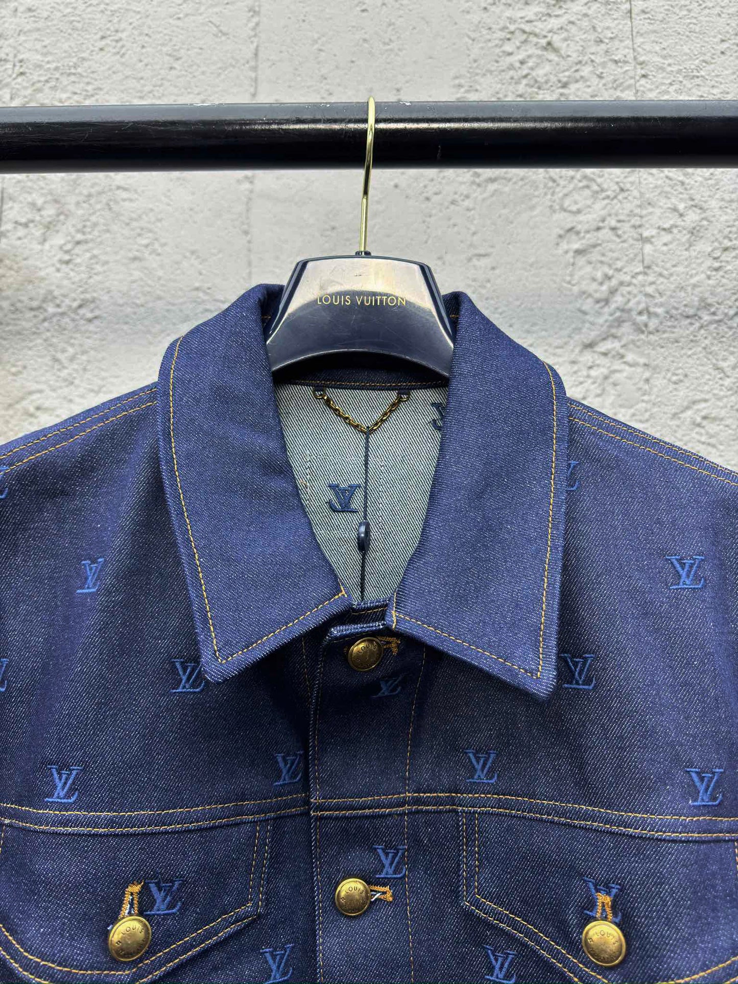 1V embroidered logo denim jacket