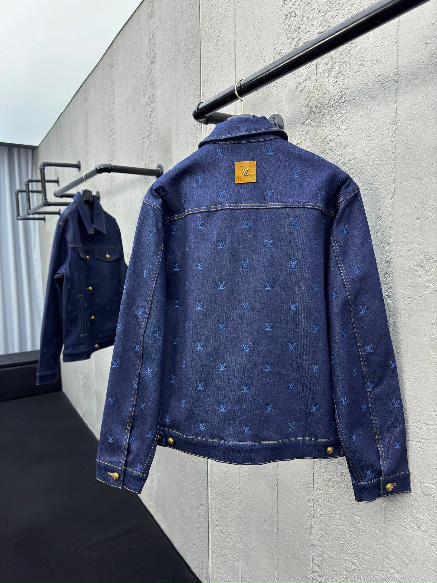 1V embroidered logo denim jacket