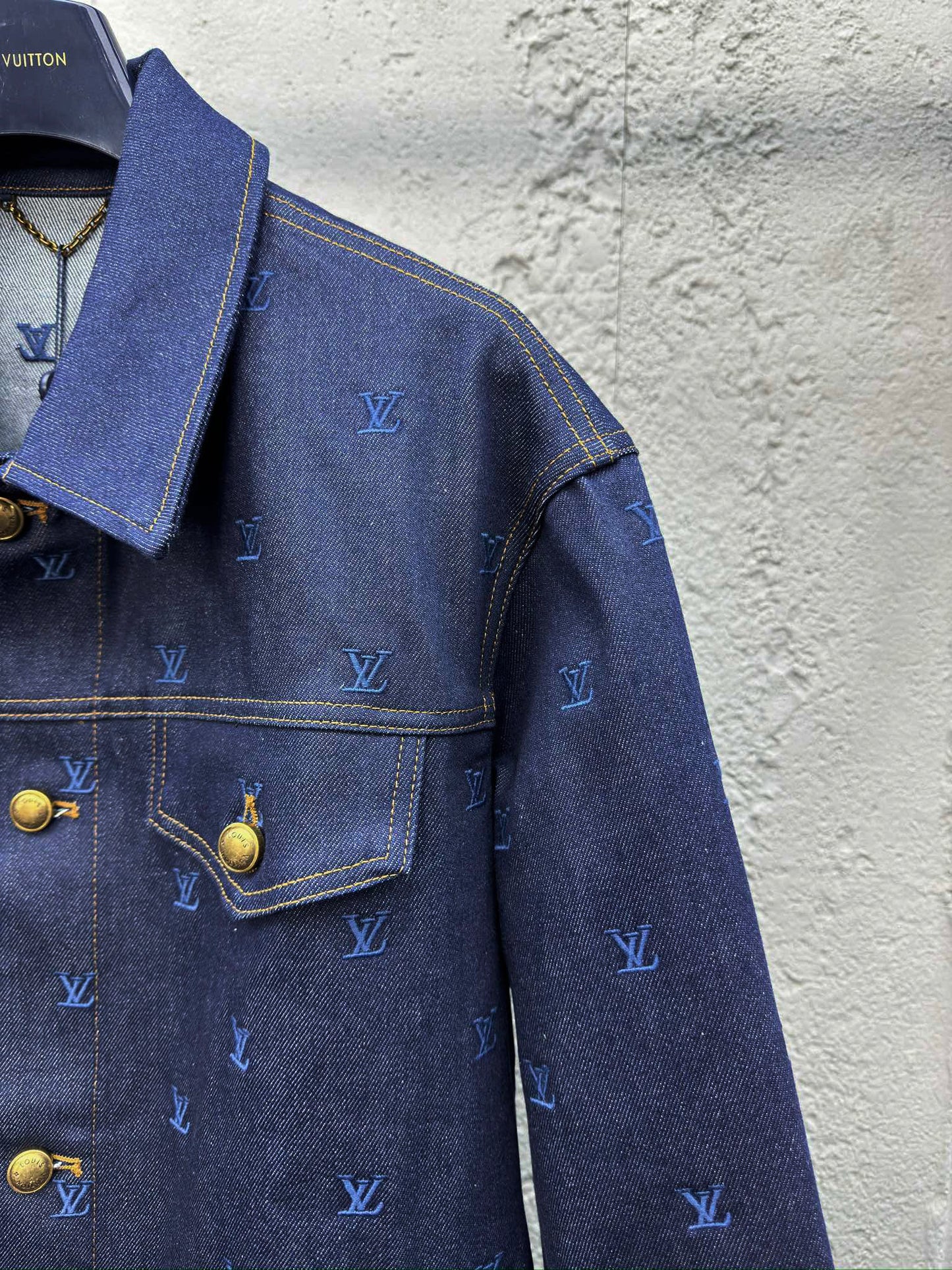1V embroidered logo denim jacket