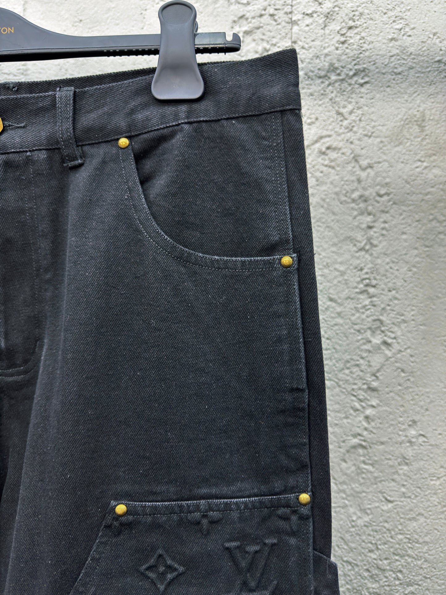 1V embossed jeans black