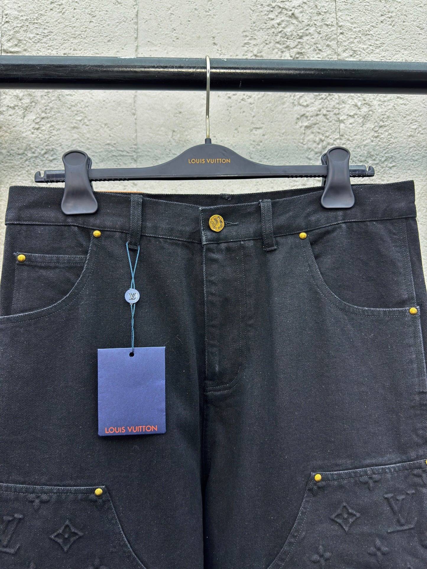 1V embossed jeans black
