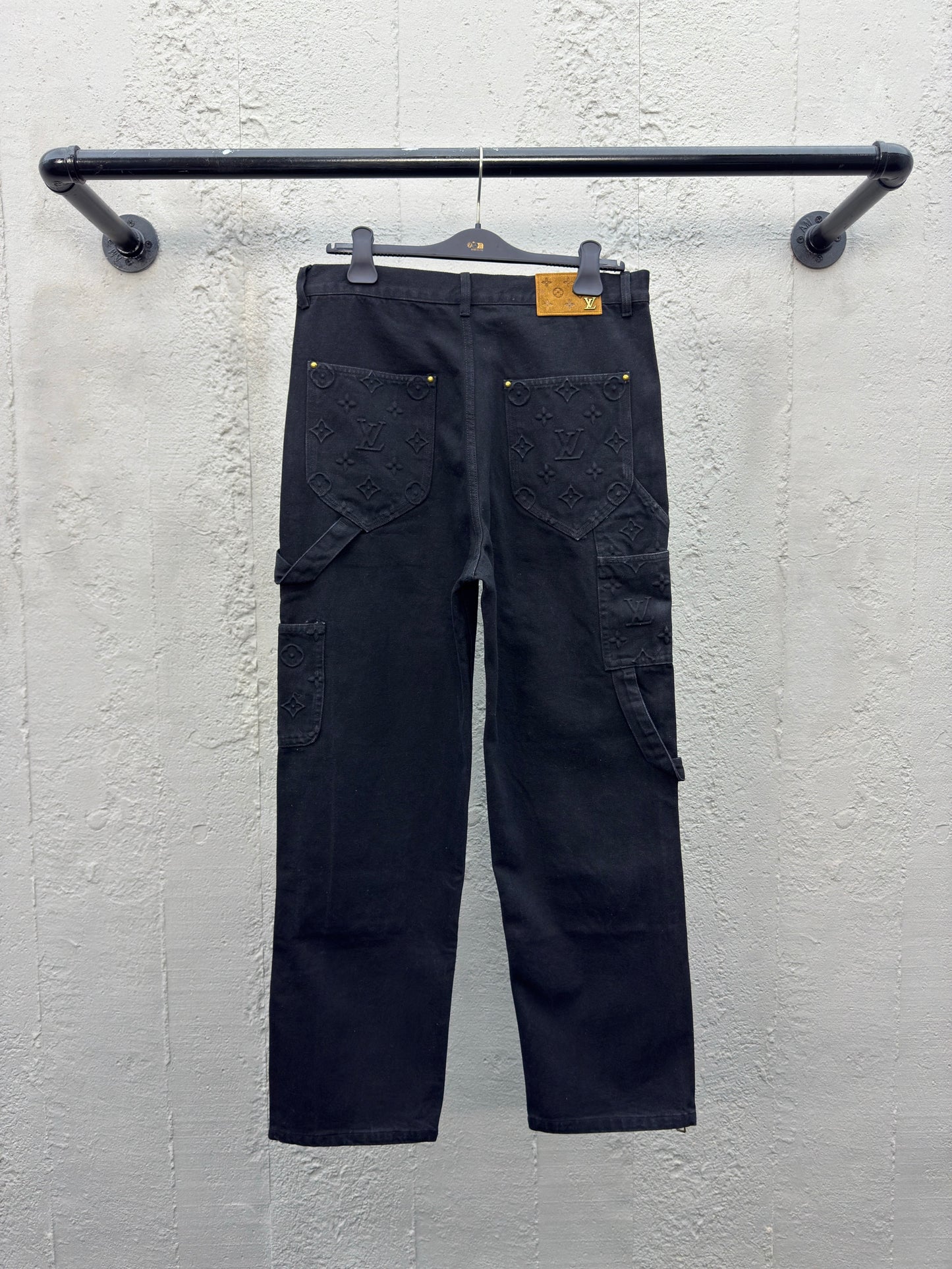 1V embossed jeans black