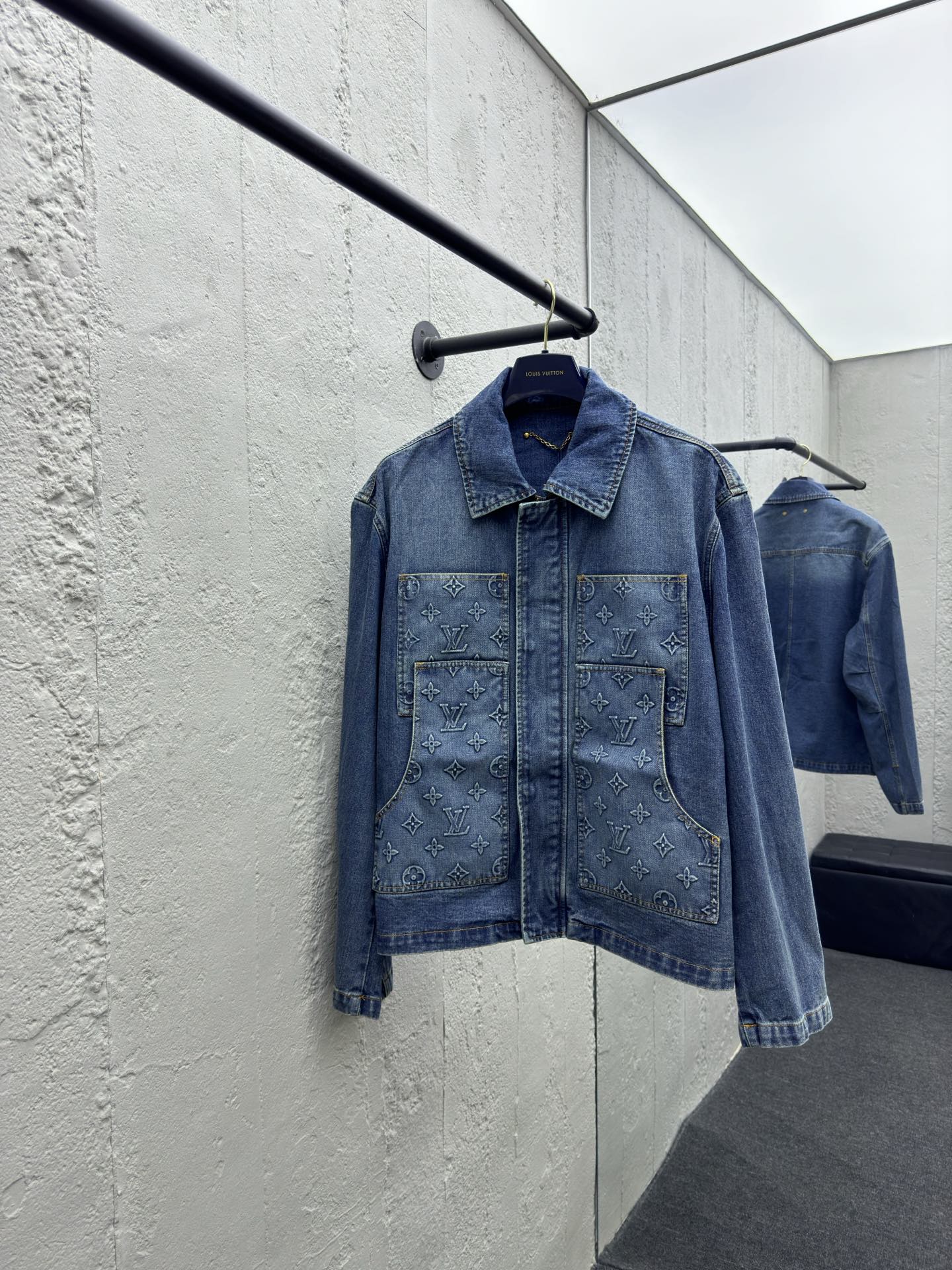 1V 25SS embossed pocket denim jacket
