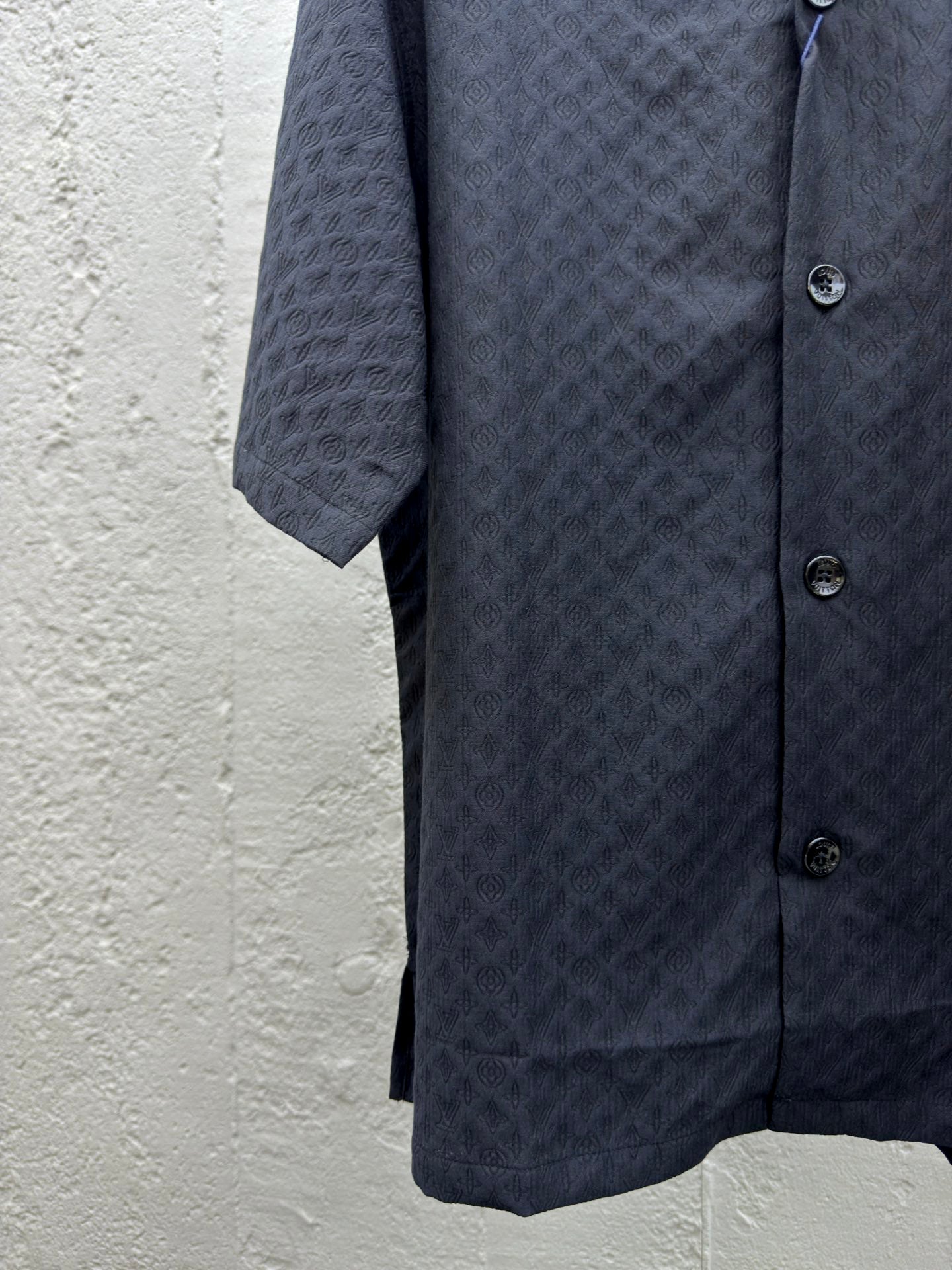 1V wrinkled jacquard shirt