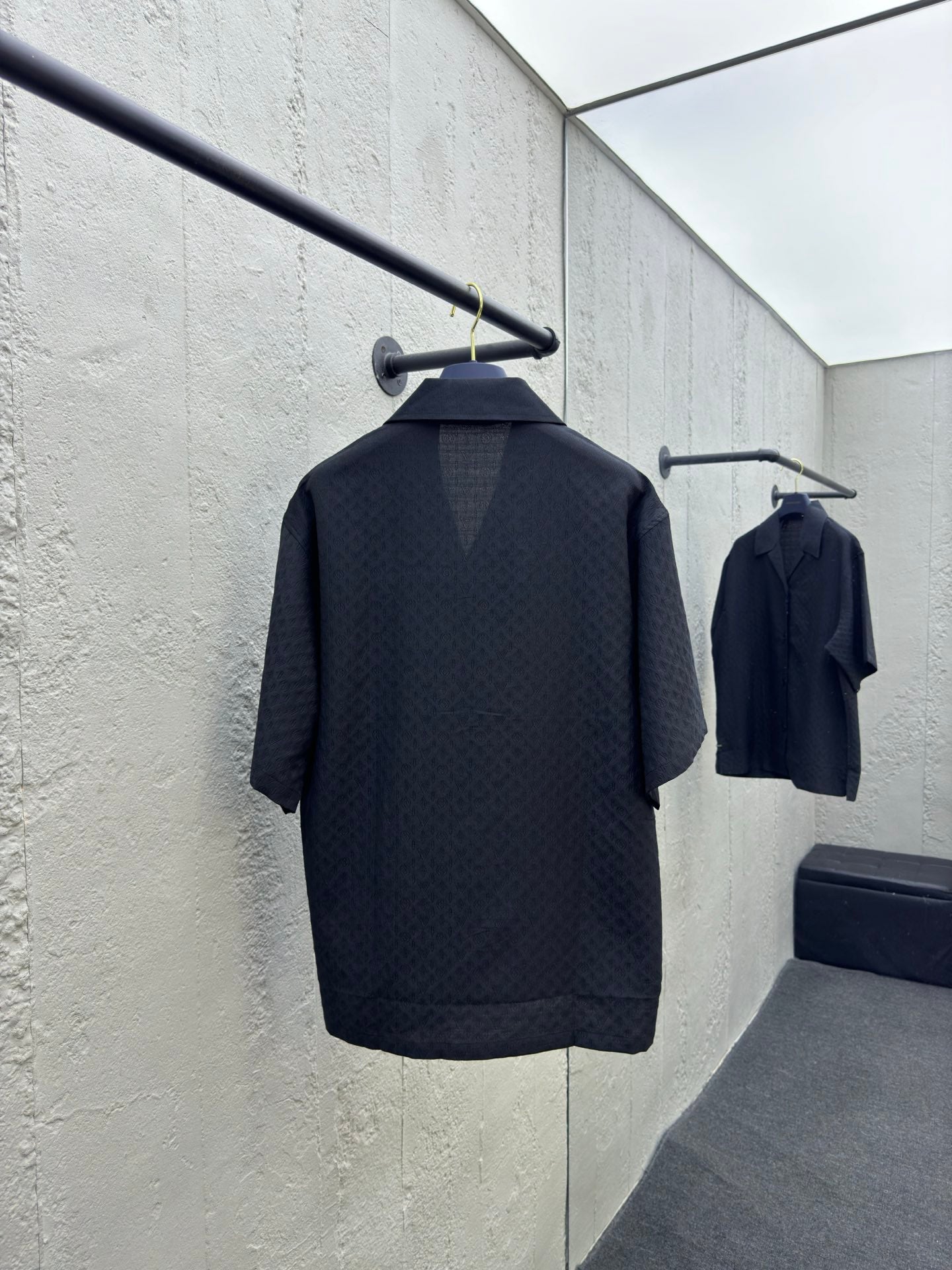 1V wrinkled jacquard shirt