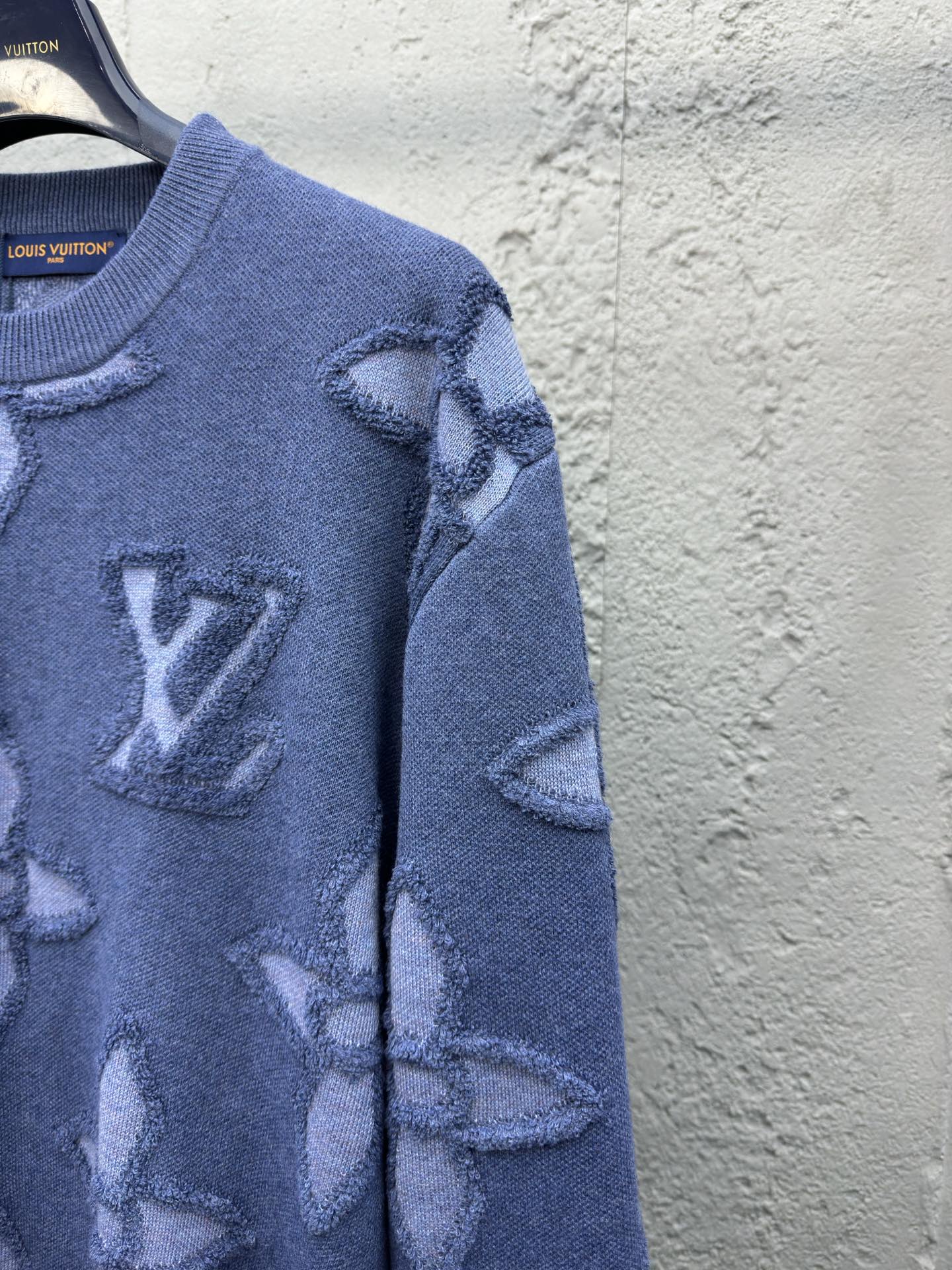 1V 25SS embossed intarsia sweater