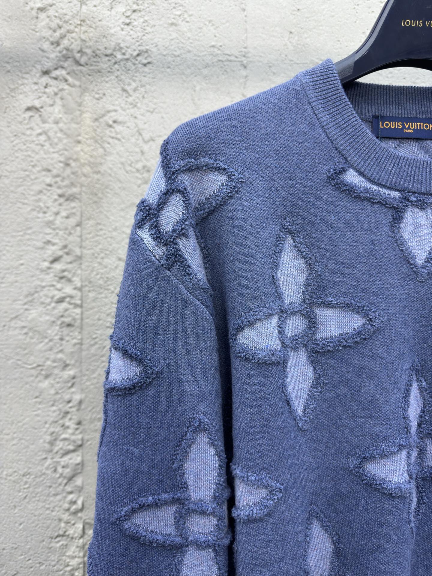 1V 25SS embossed intarsia sweater