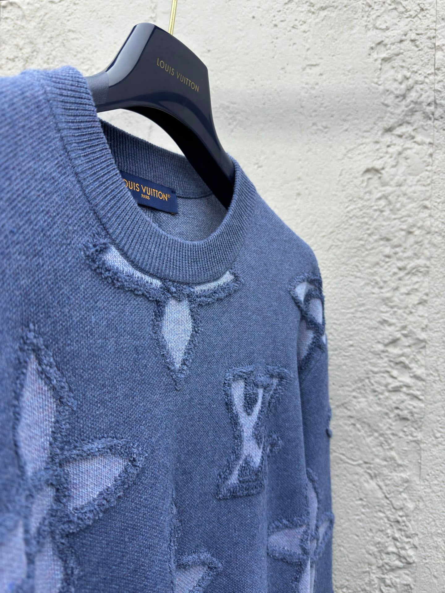 1V 25SS embossed intarsia sweater