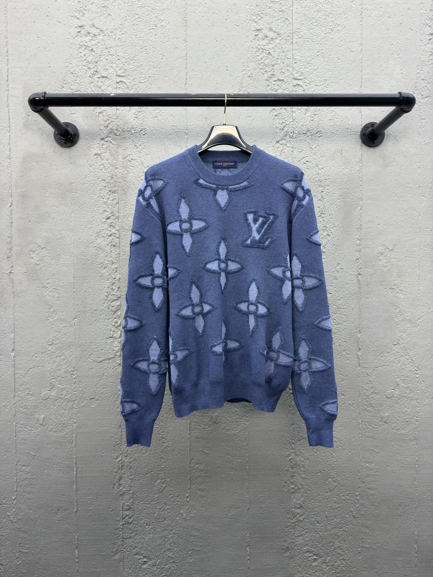 1V 25SS embossed intarsia sweater