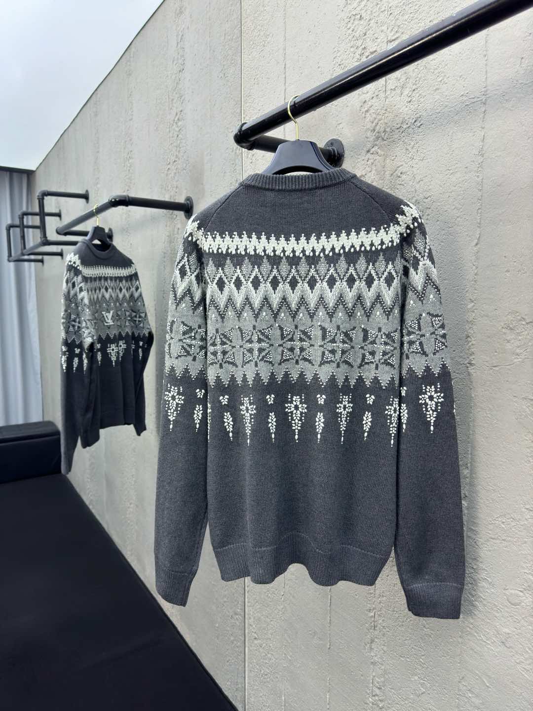 1V SKI Ski Series Beaded Sweater