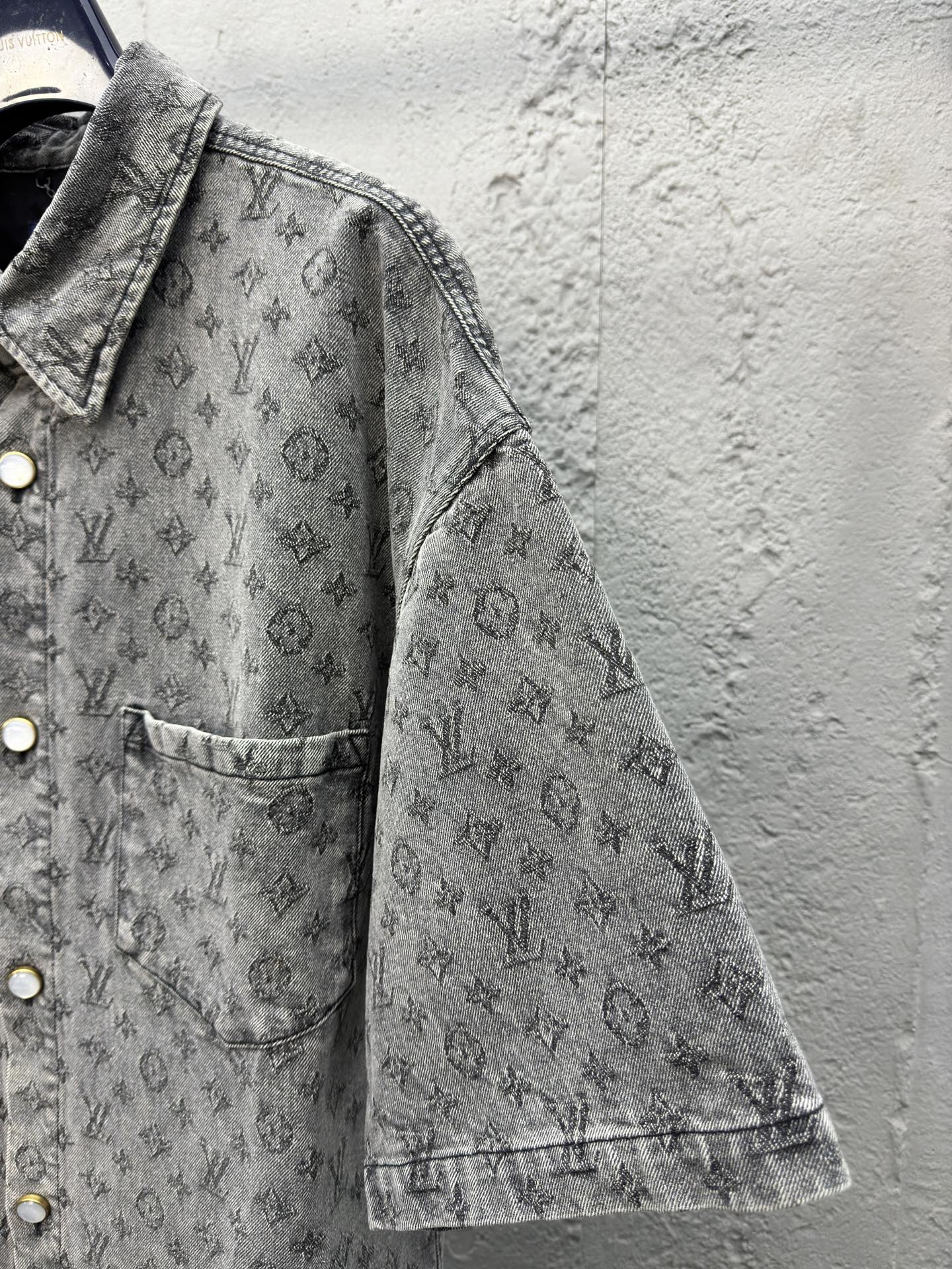 1V Heavy washed full print denim shirt
