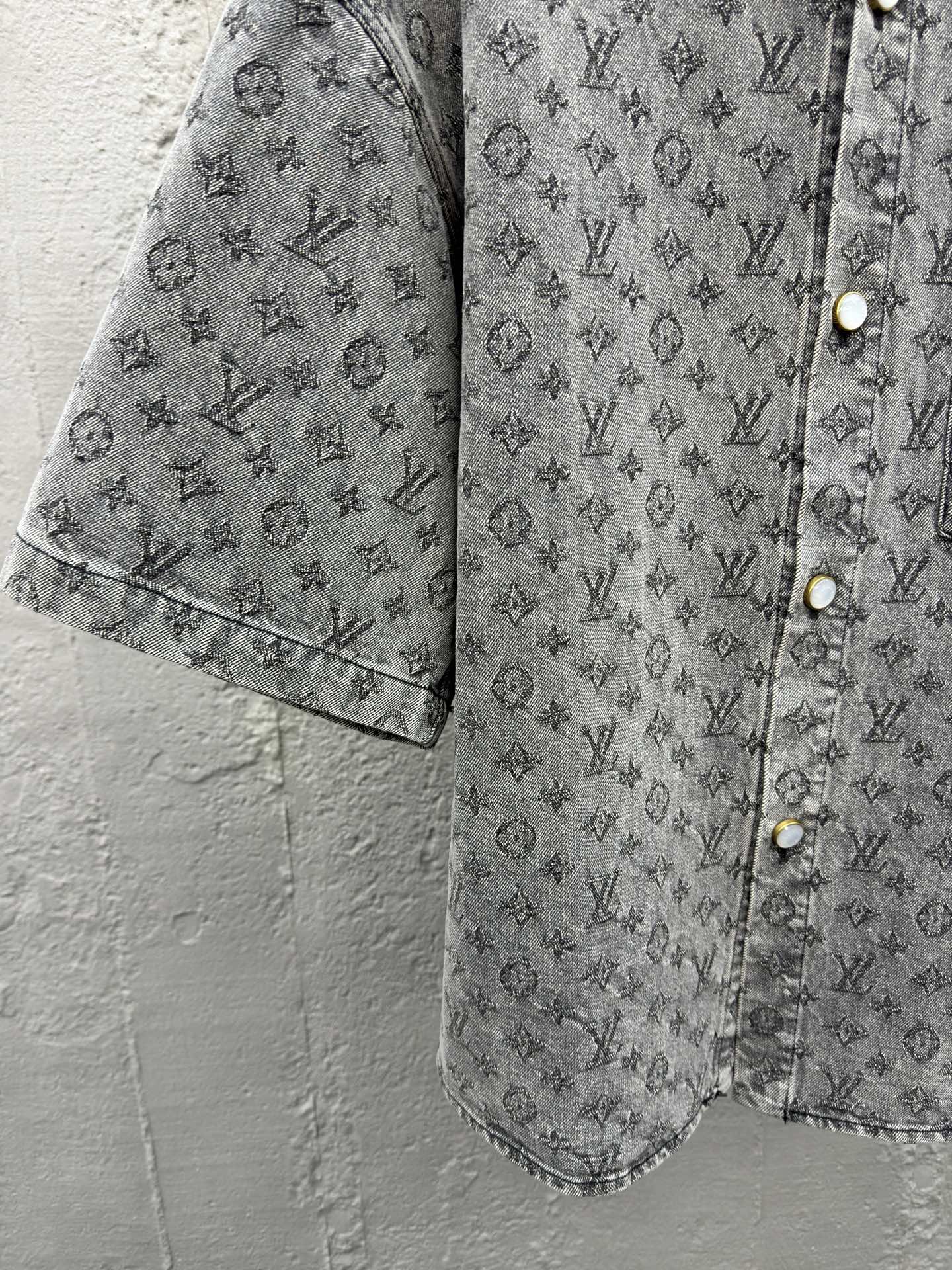 1V Heavy washed full print denim shirt
