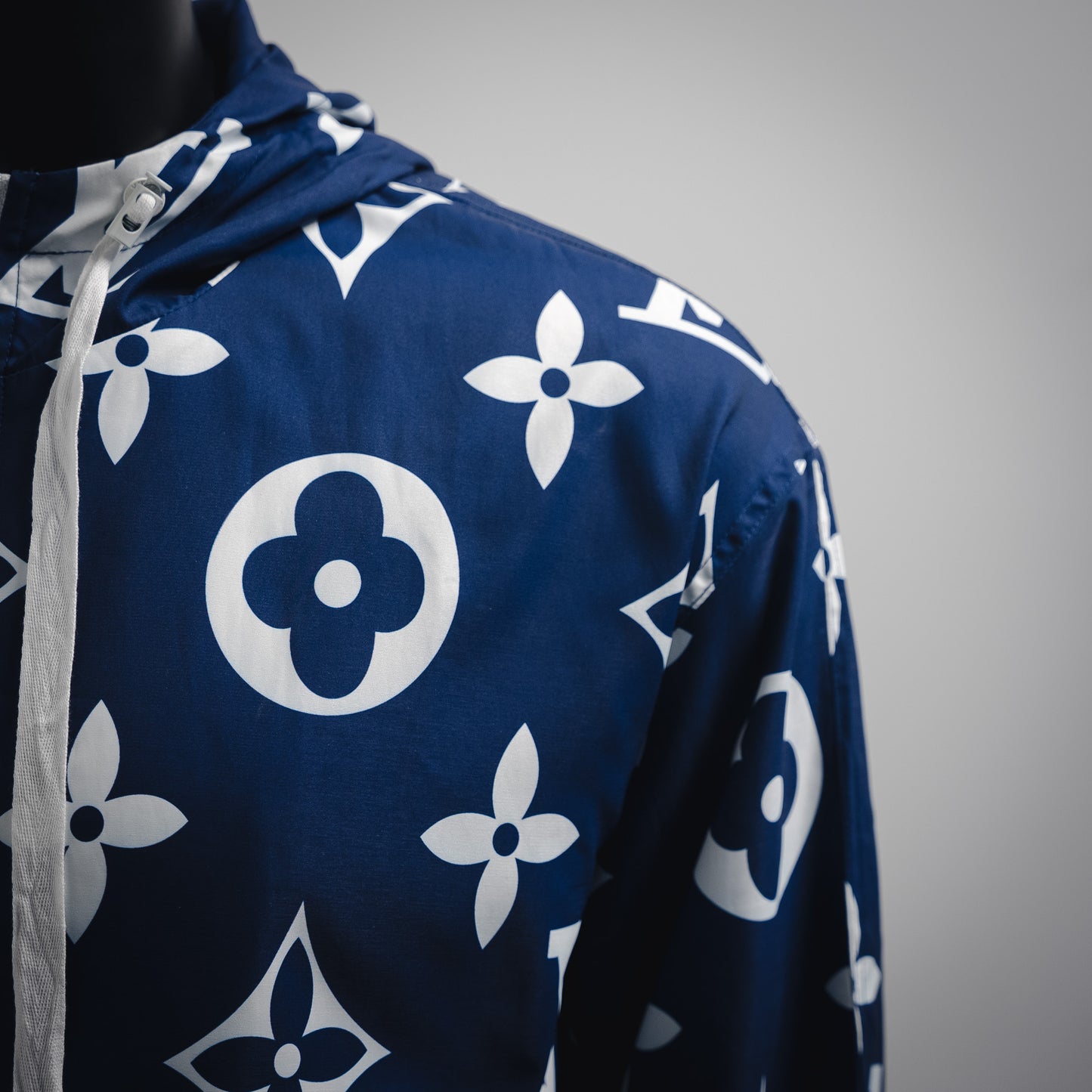 1V Hooded Windbreaker set