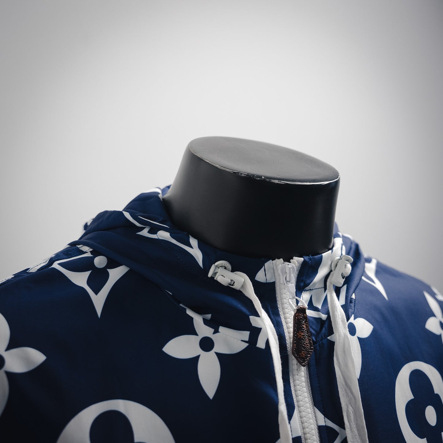 1V Hooded Windbreaker set
