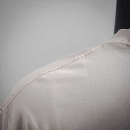 B  Gradient blurred letter T-shirt
