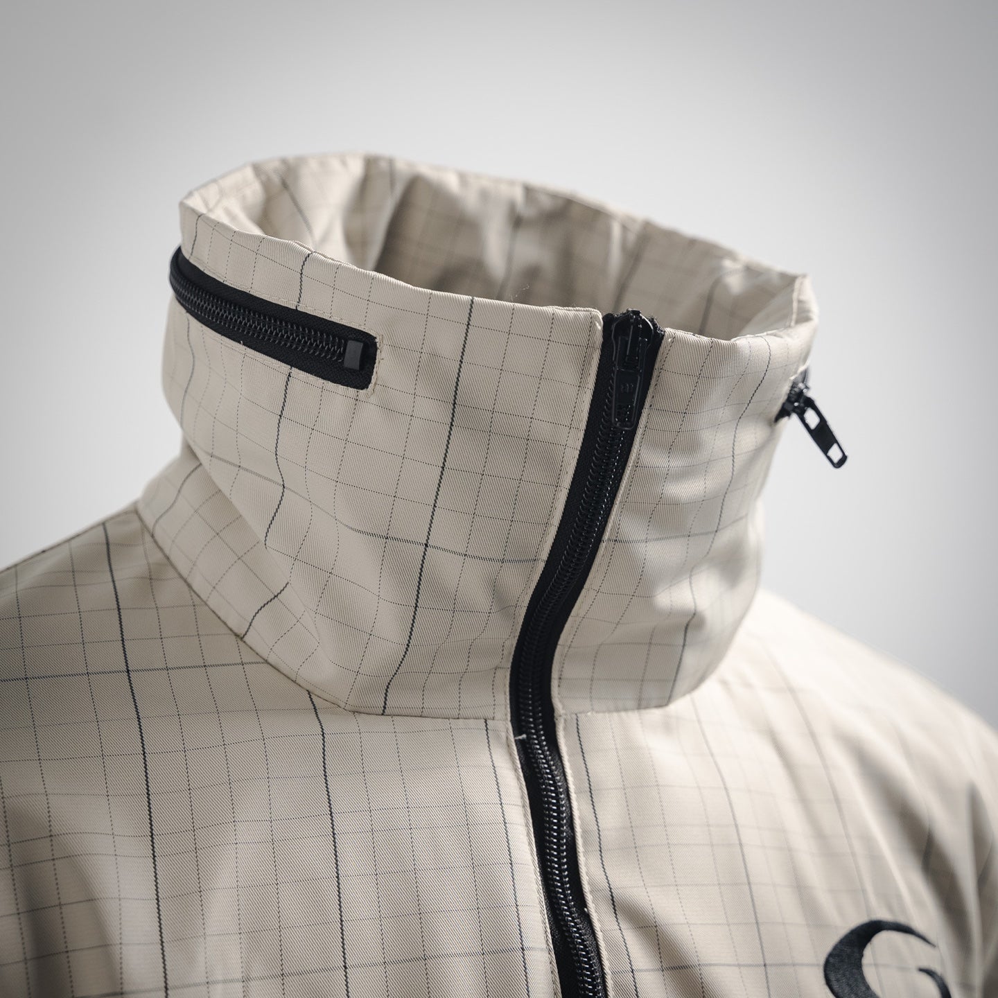 
B Bestickter Stehkragen-Halb-Reißverschluss-Plaid-Jacke