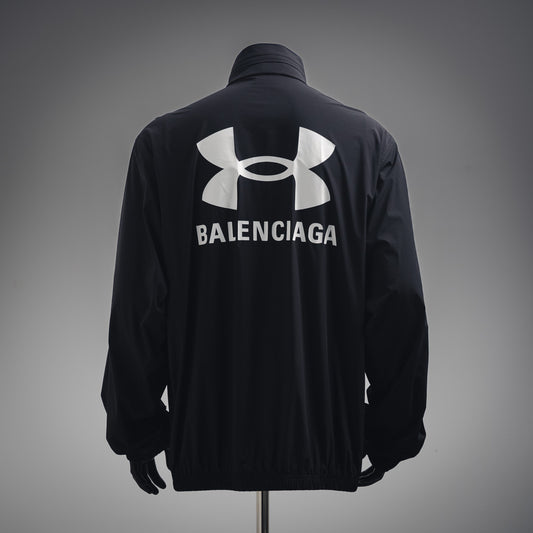 B  Joint model stretch nylon hooded jacket