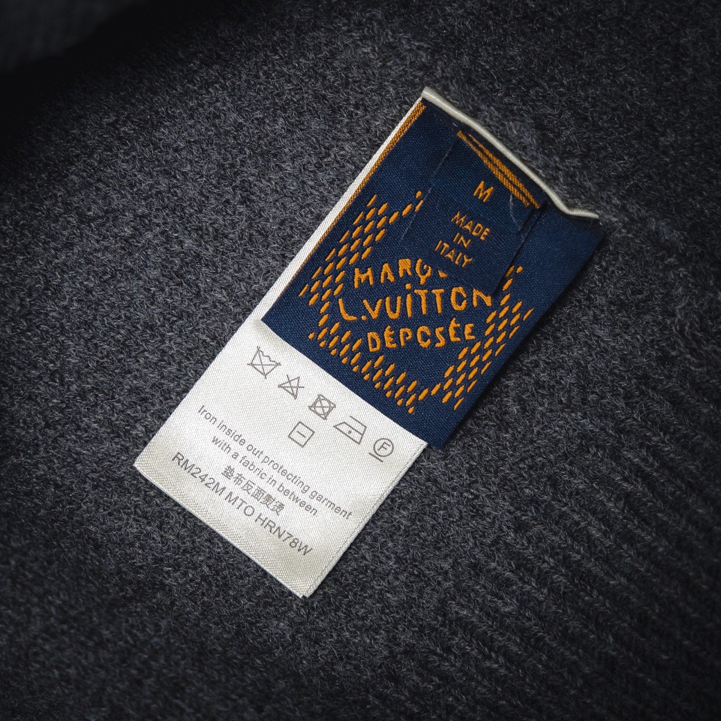 L 24FW Dunkler Muster-Logo Pullover Pullover 