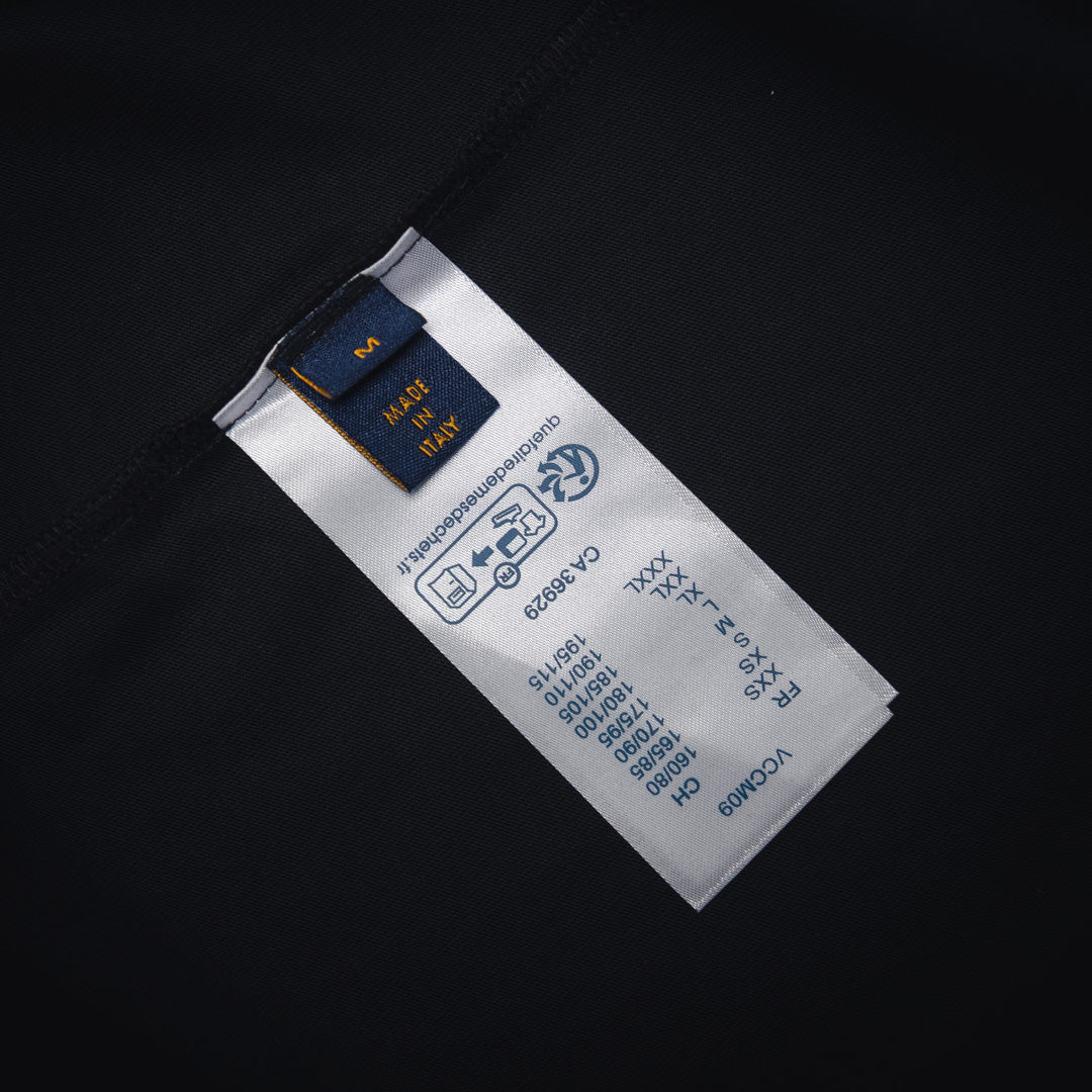 1V  Classic Chain Embroidered T-shirt