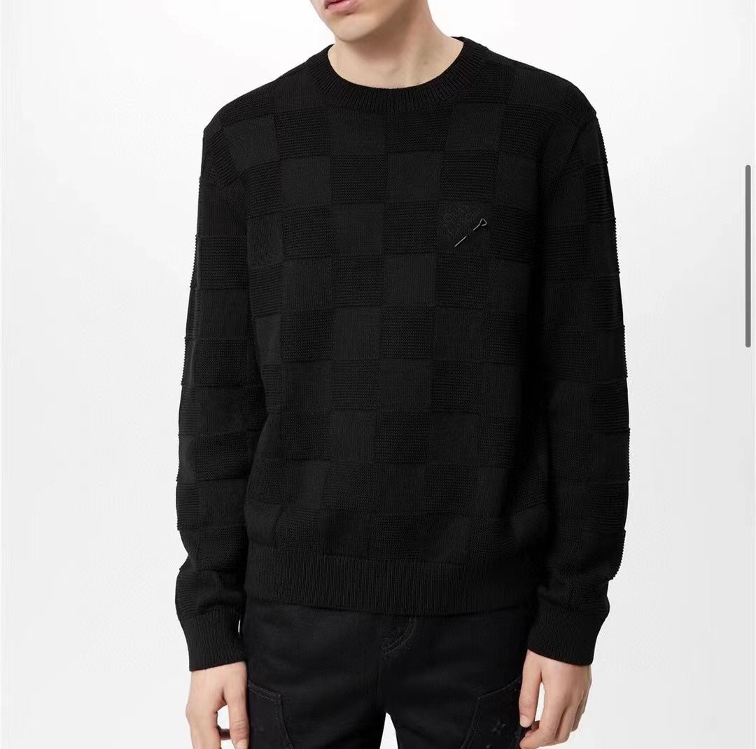 1V Pin Checkerboard Knitted Sweater