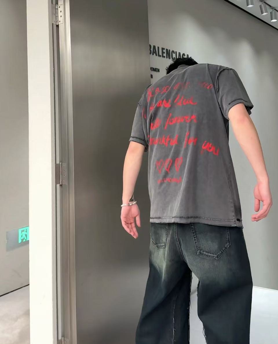 B  2025ss new love graffiti T-shirt