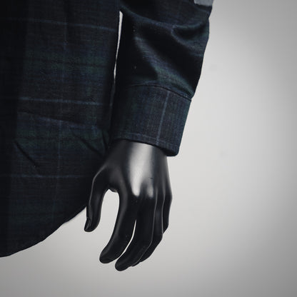 B  Plaid long-sleeved shirt
