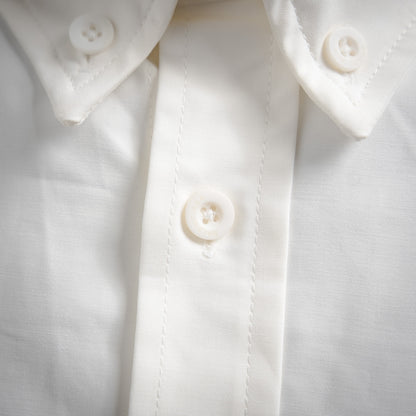 B  Letter printed long-sleeved shirt