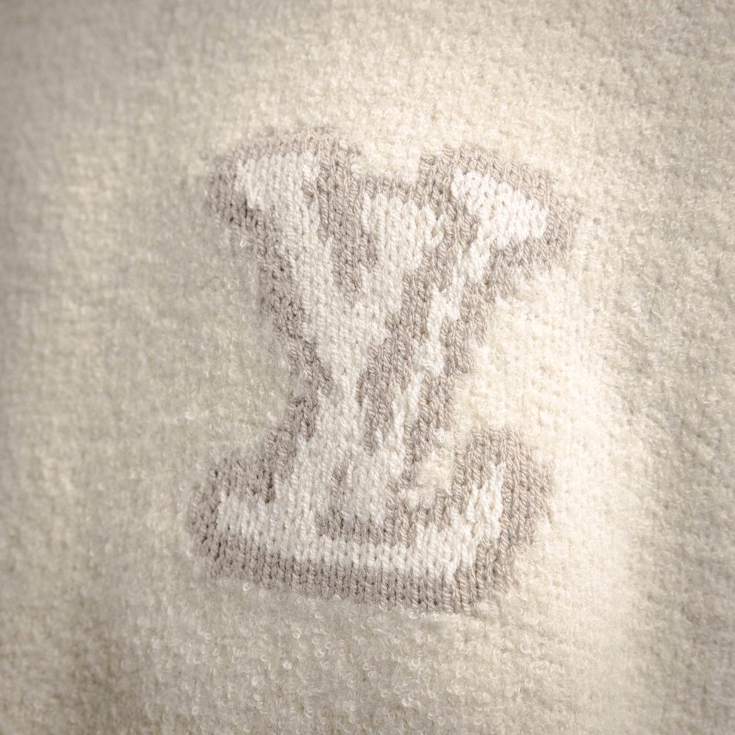 L Buchstabe Logo Intarsien gestrickter Pullover mit Rundhalsausschnitt 