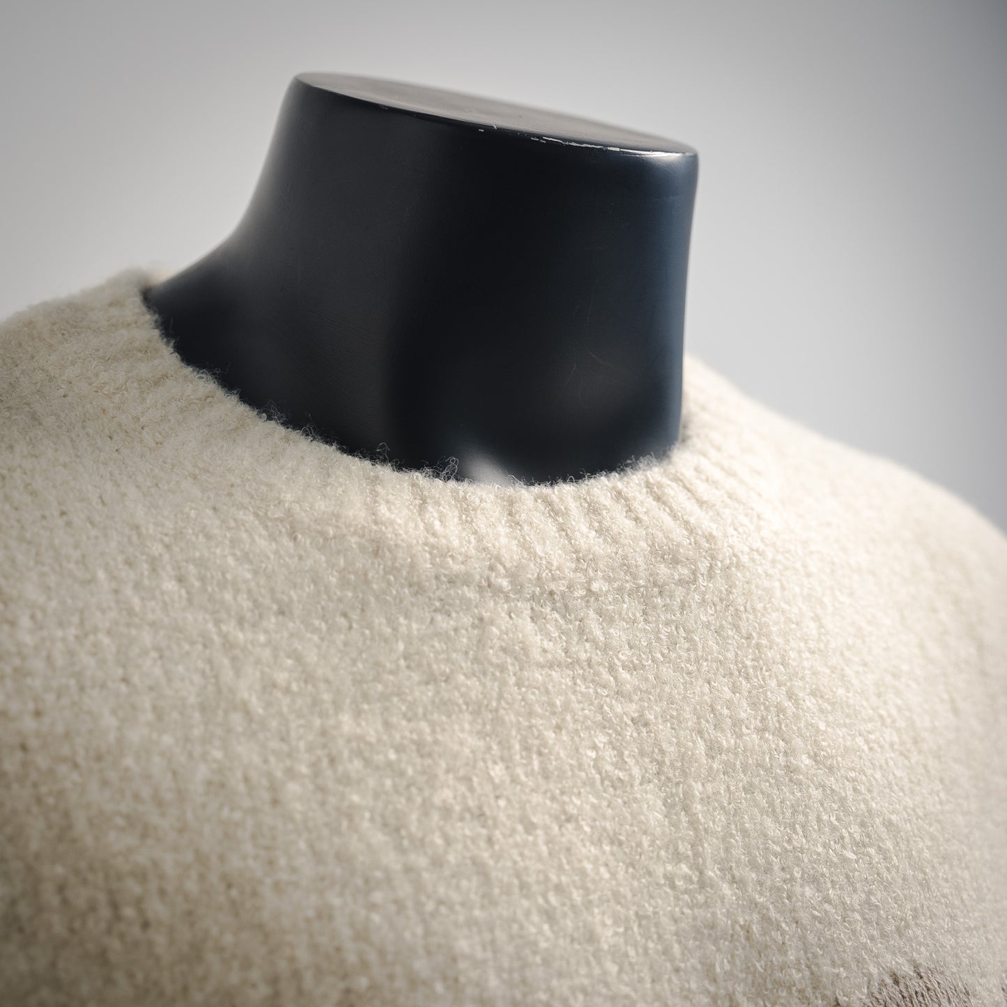L Buchstabe Logo Intarsien gestrickter Pullover mit Rundhalsausschnitt 