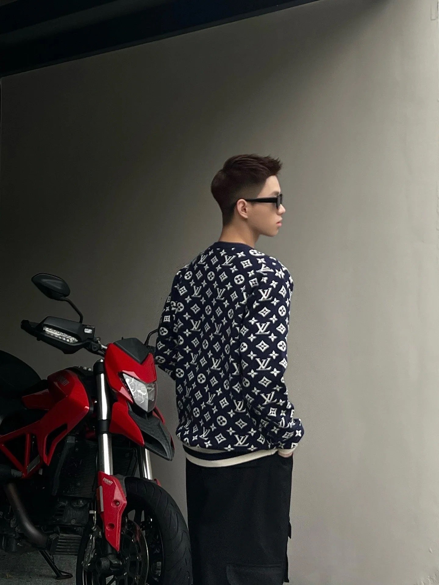 1V 24ss Chain Print Crew Neck Sweater