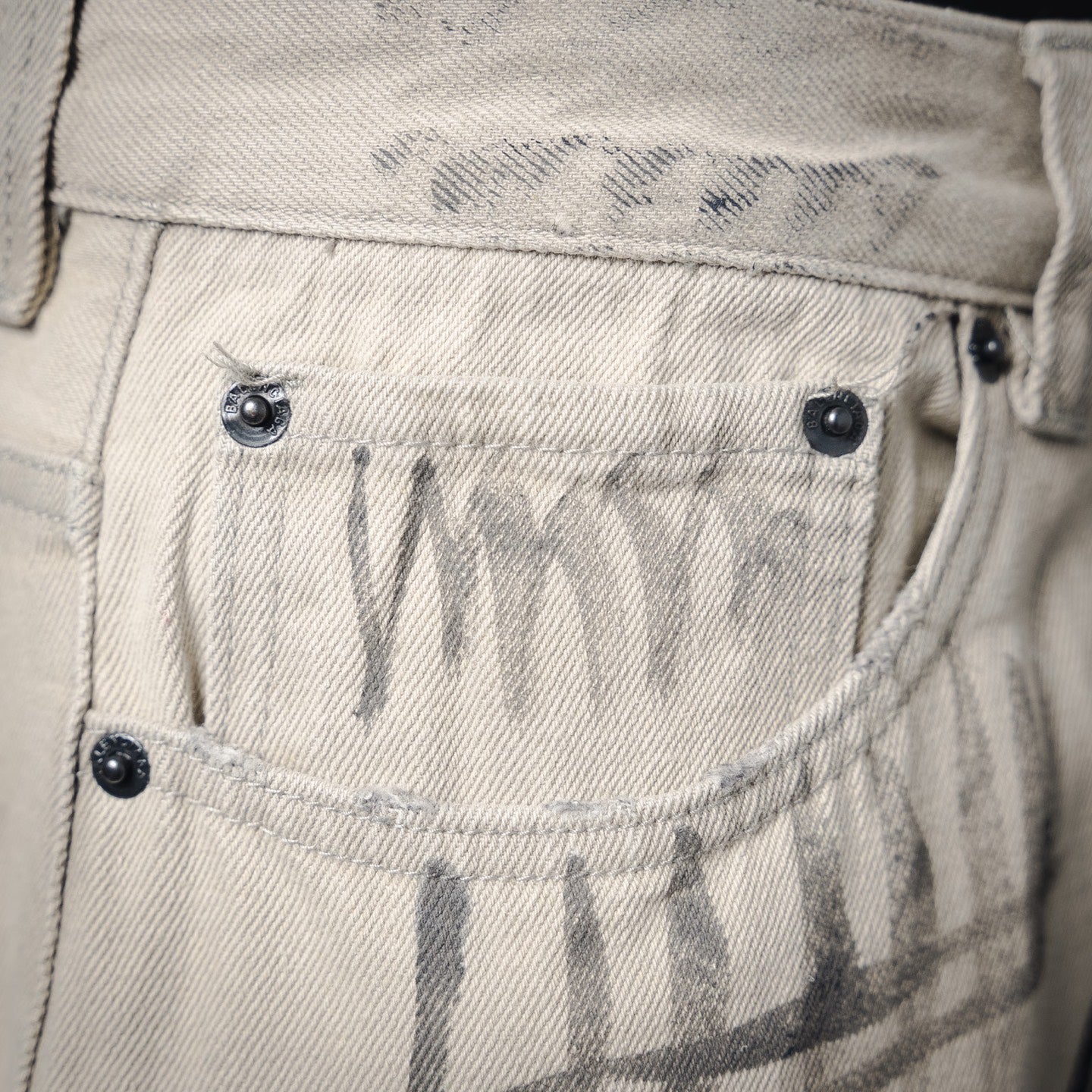 B 24FW catwalk style graffiti jeans