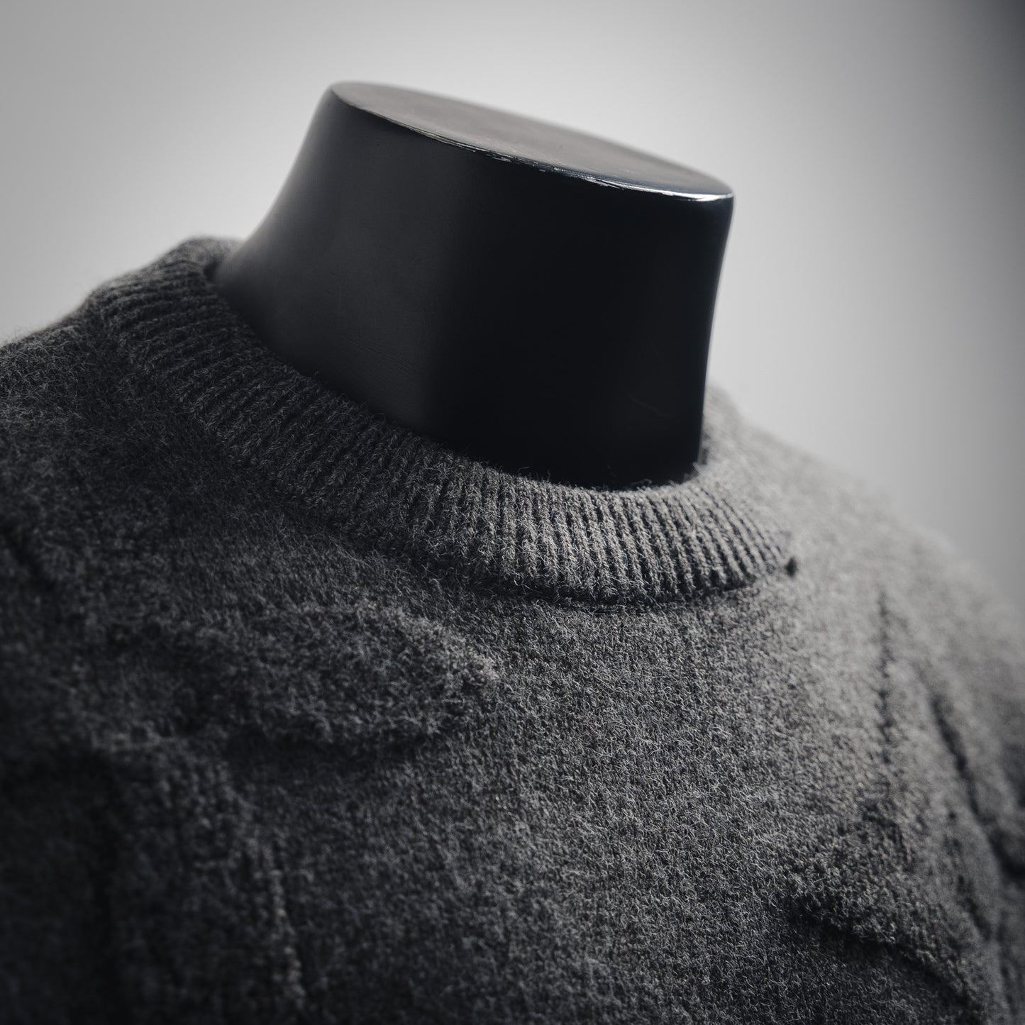 L 24FW Dunkler Muster-Logo Pullover Pullover 