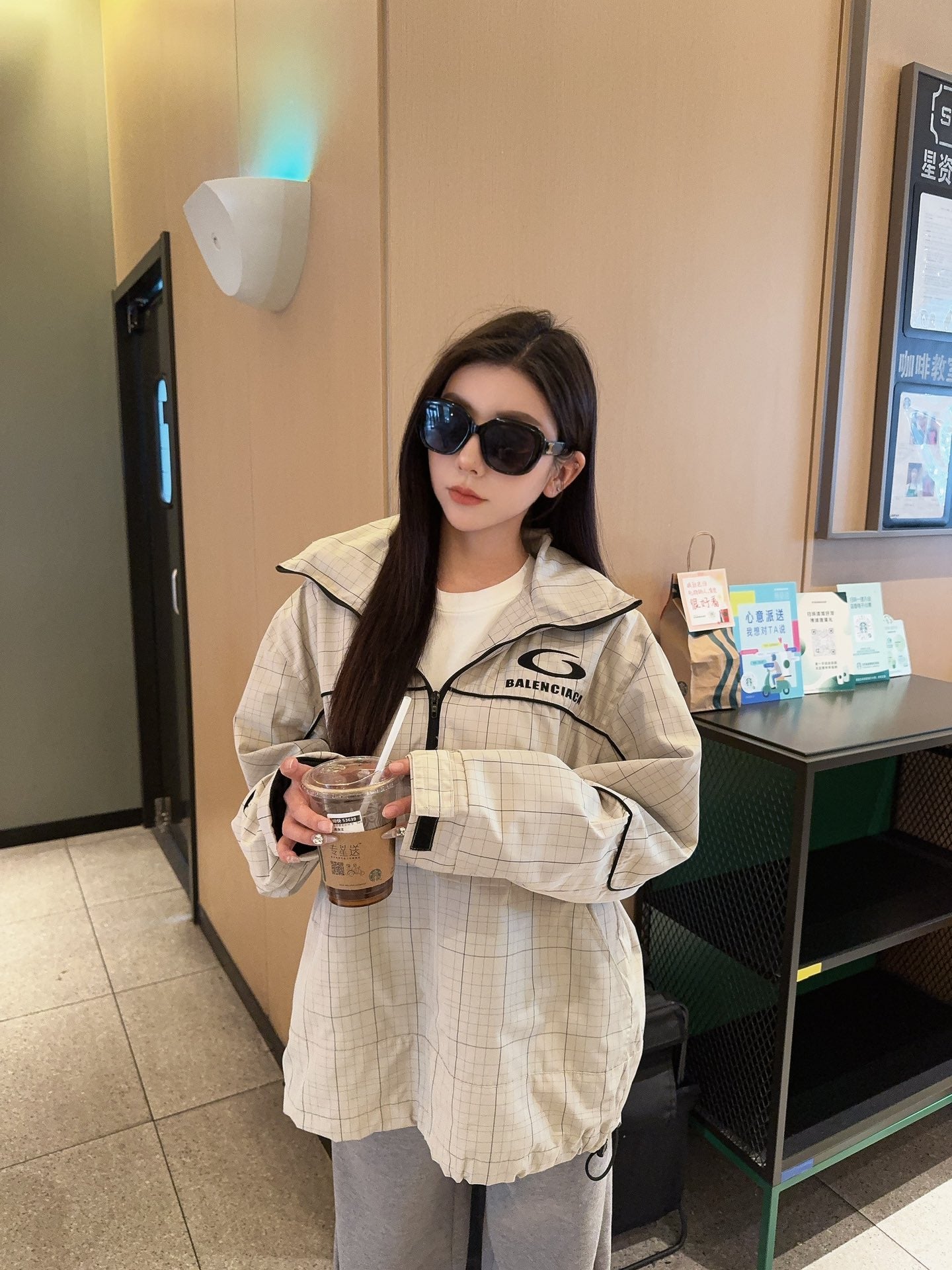 
B Bestickter Stehkragen-Halb-Reißverschluss-Plaid-Jacke