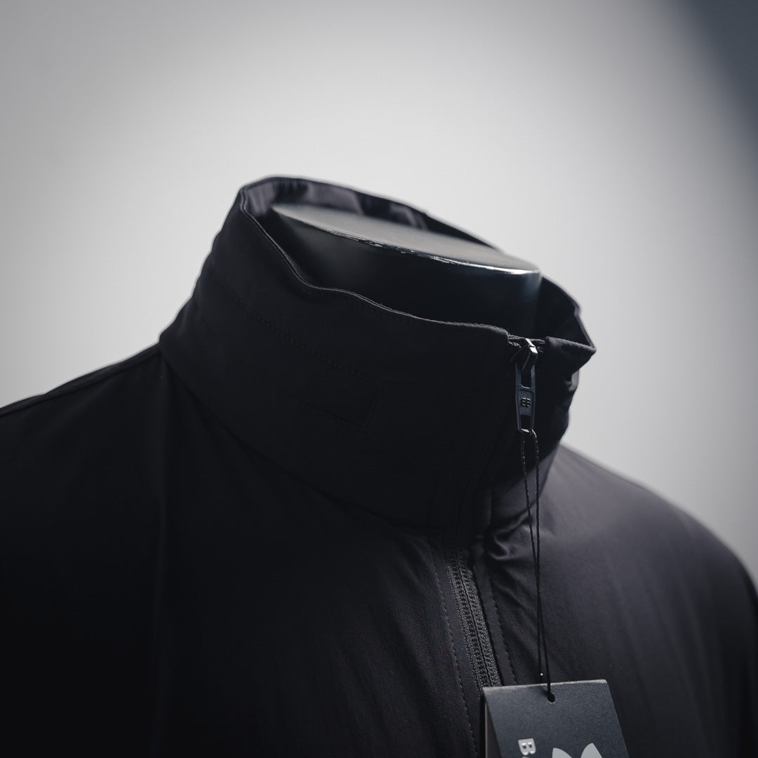 B  Joint model stretch nylon hooded jacket