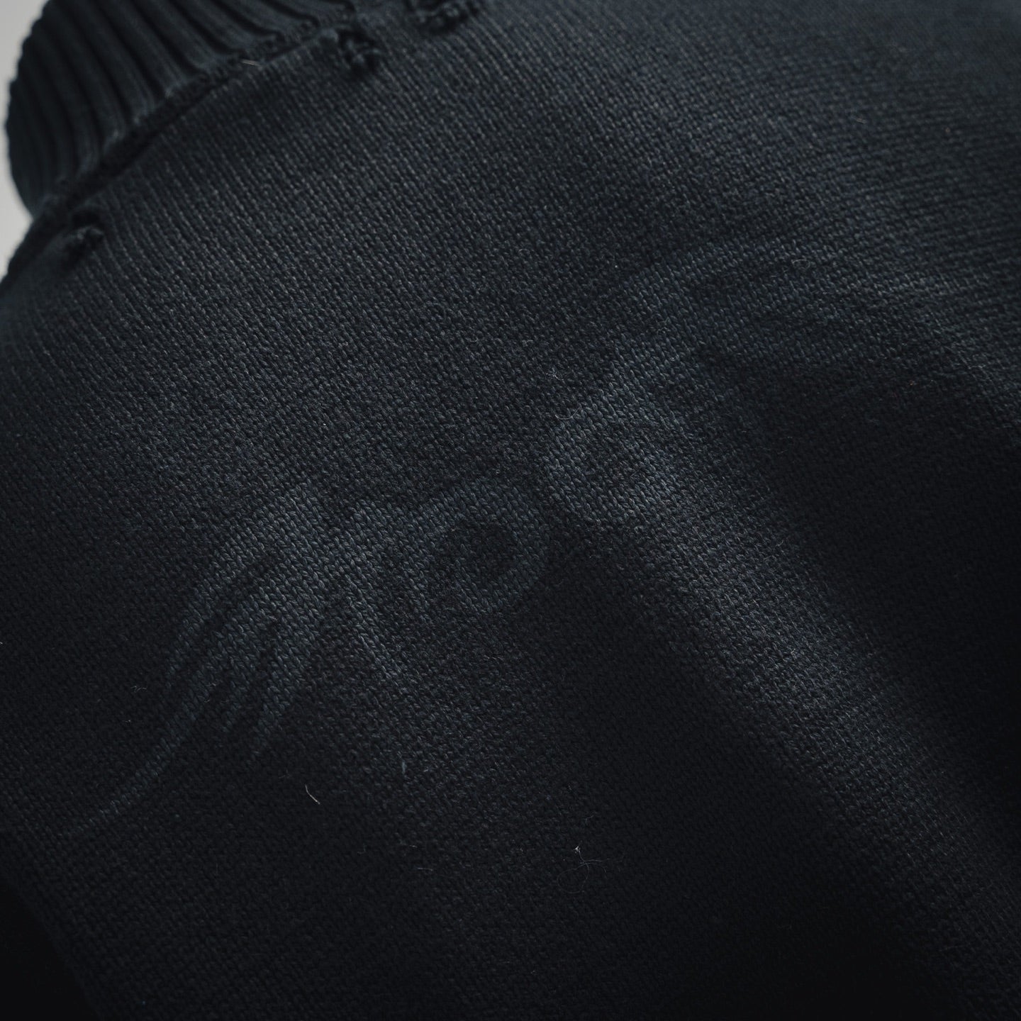 B  25ss New Flame Totem Zipper Sweater